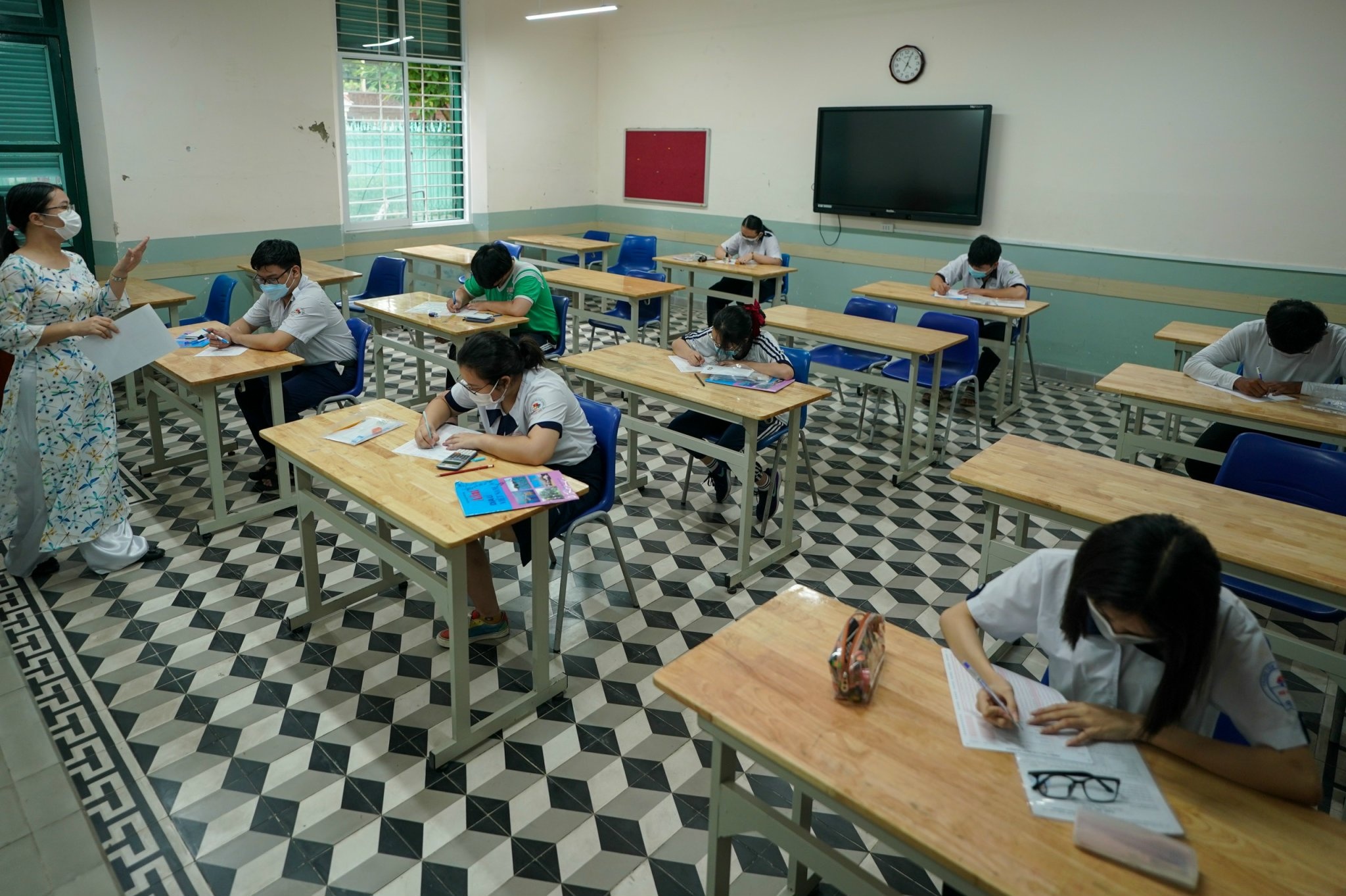 Khanh Hoa dac cach tot nghiep dot 2 cho 733 thi sinh hinh anh