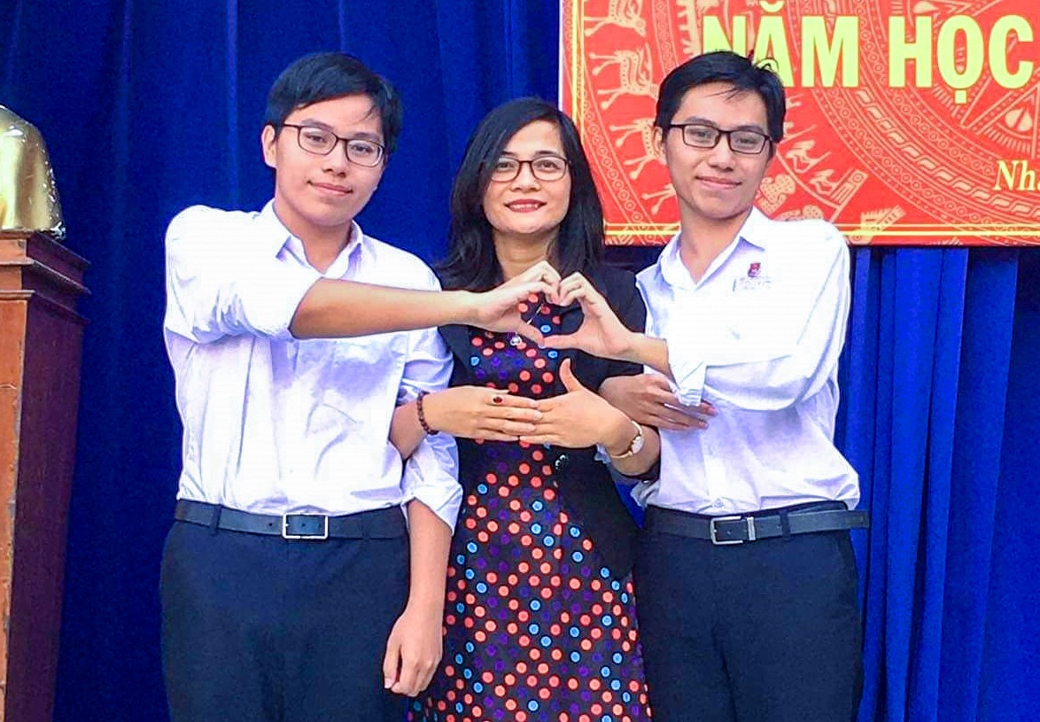 Hai anh em sinh doi do thu khoa, a khoa khoi C toan quoc hinh anh