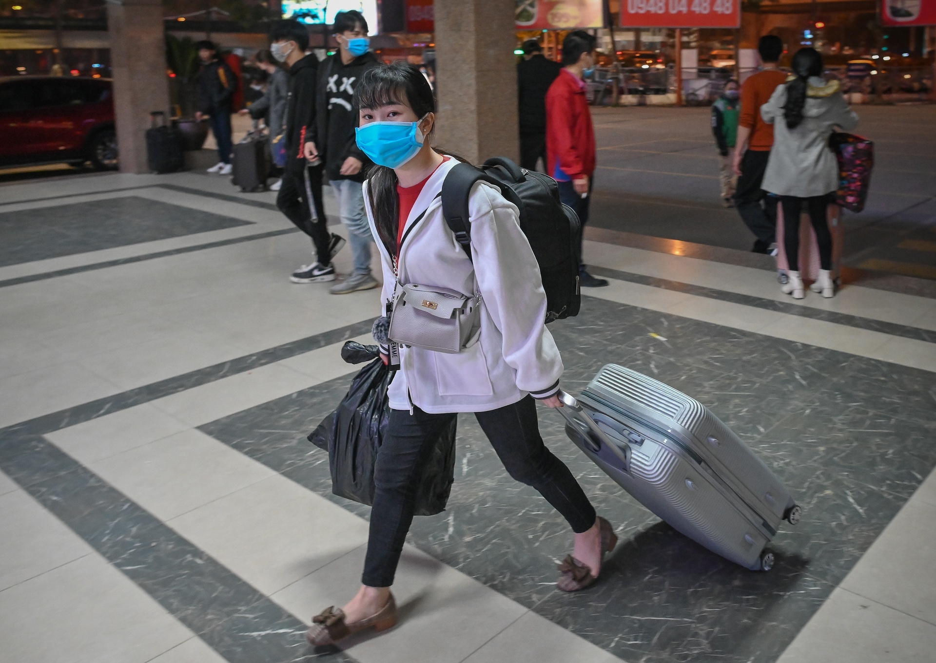 Khanh Hoa don 500 sinh vien tu TP.HCM ve que tranh dich hinh anh