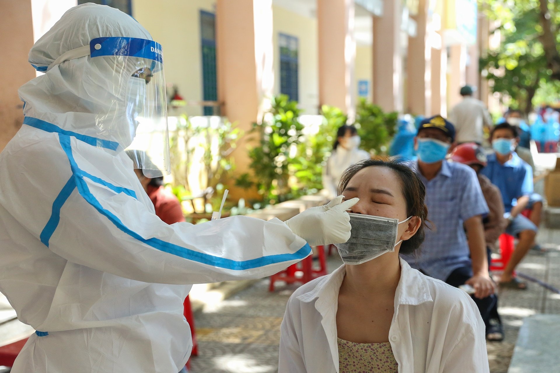 Tiêm vắc xin cho người dân ảnh 2 Tiem vac xin cho nguoi dan anh 2