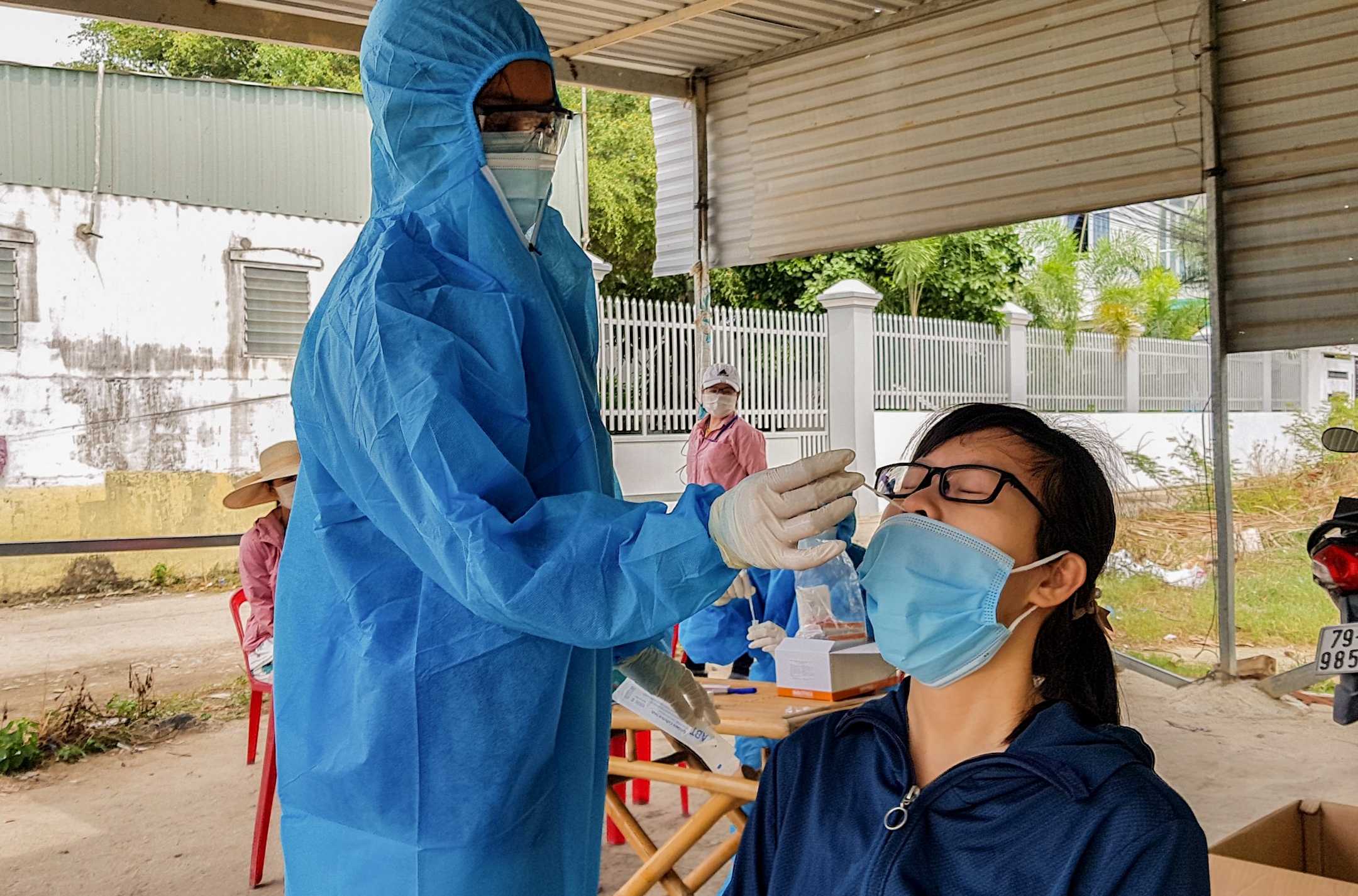 Nha Trang cam dan ra khoi nha anh 1