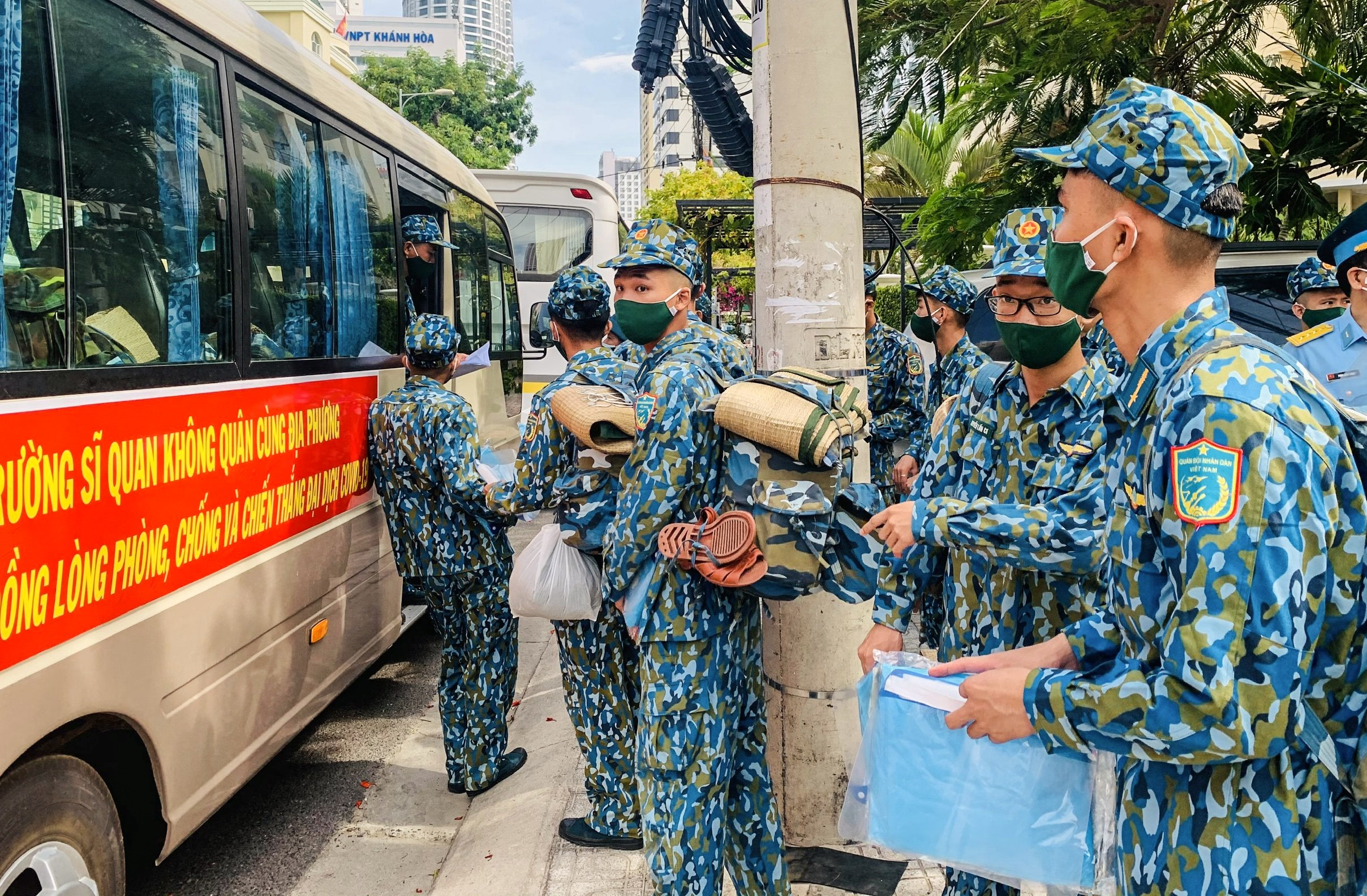 Quan doi tham gia chong dich o Khanh Hoa anh 2