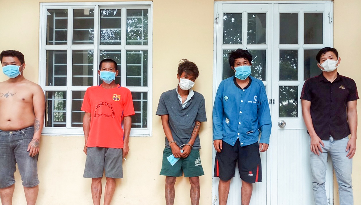 nhóm nghiện ma túy quậy phá khu cách ly tập trung ảnh 1 nhom nghien ma tuy quay pha khu cach ly tap trung anh 1