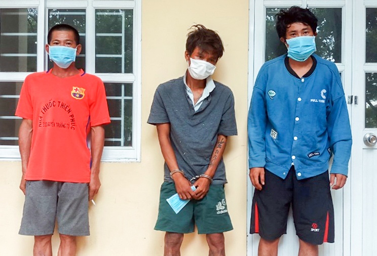 Tran ap nhom nguoi nghien ma tuy quay pha khu cach ly tap trung hinh anh