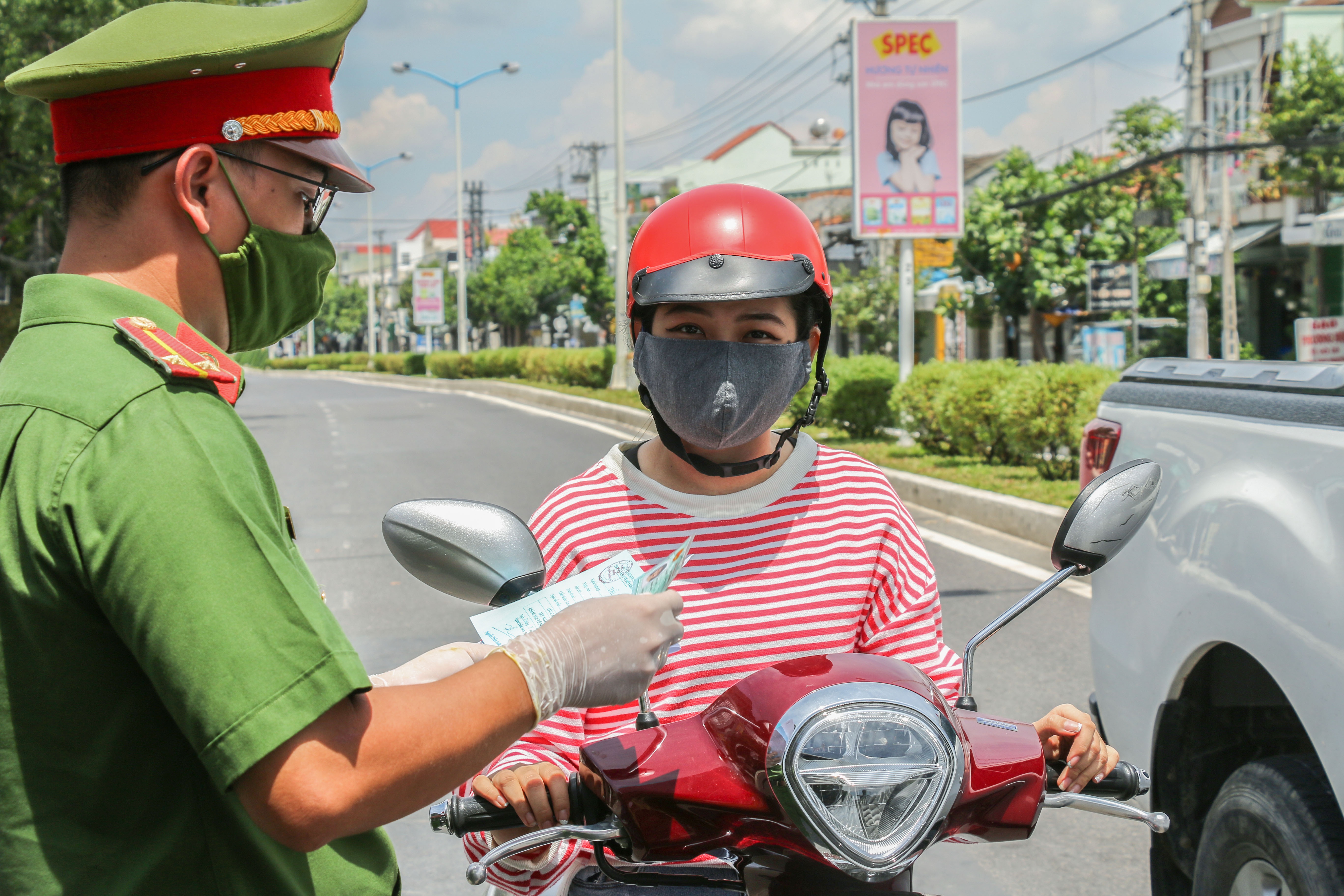 Mo chien dich tam soat Covid-19 toan TP Nha Trang hinh anh