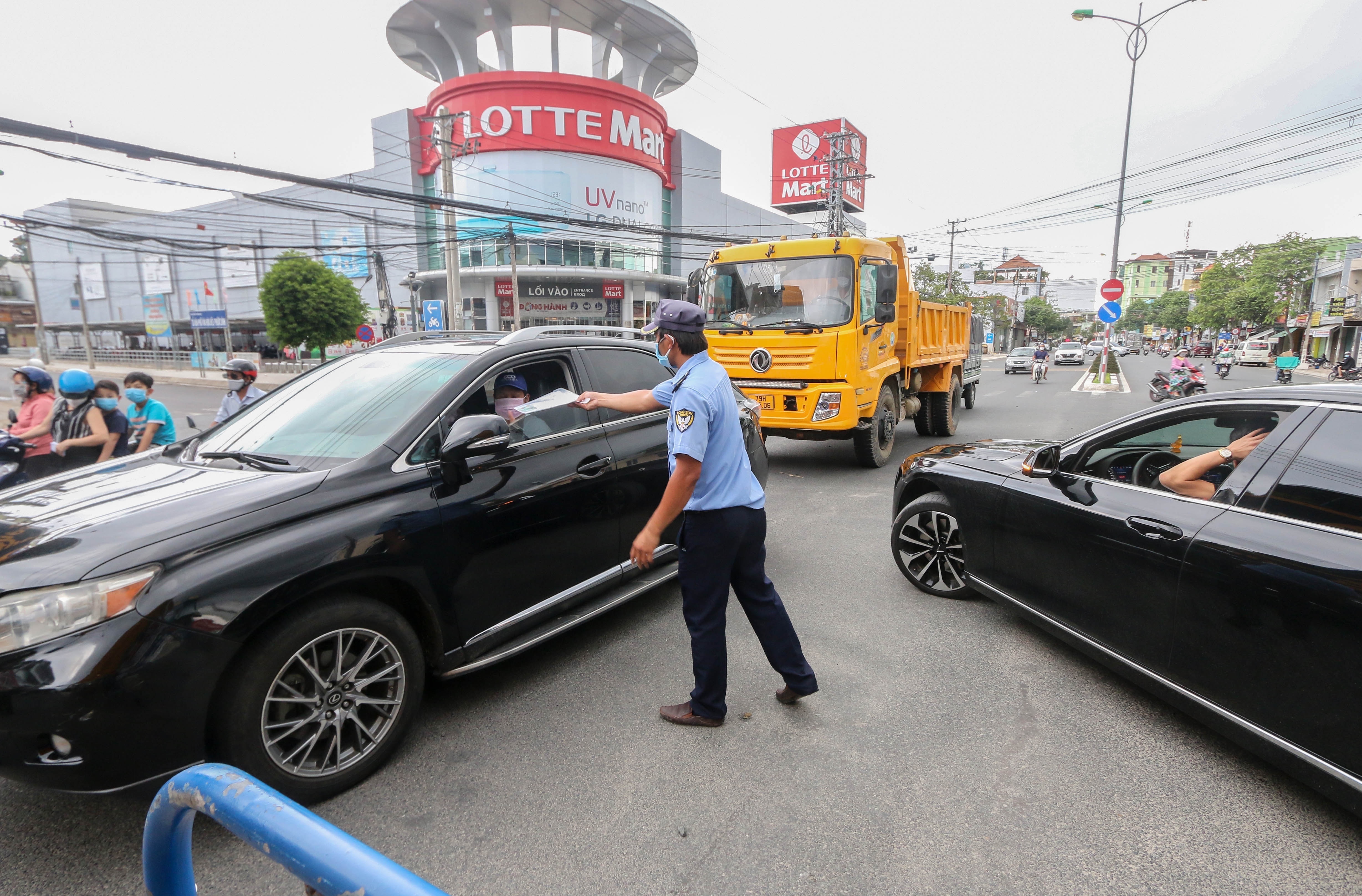 Nha Tranh noi long gian cach anh 5