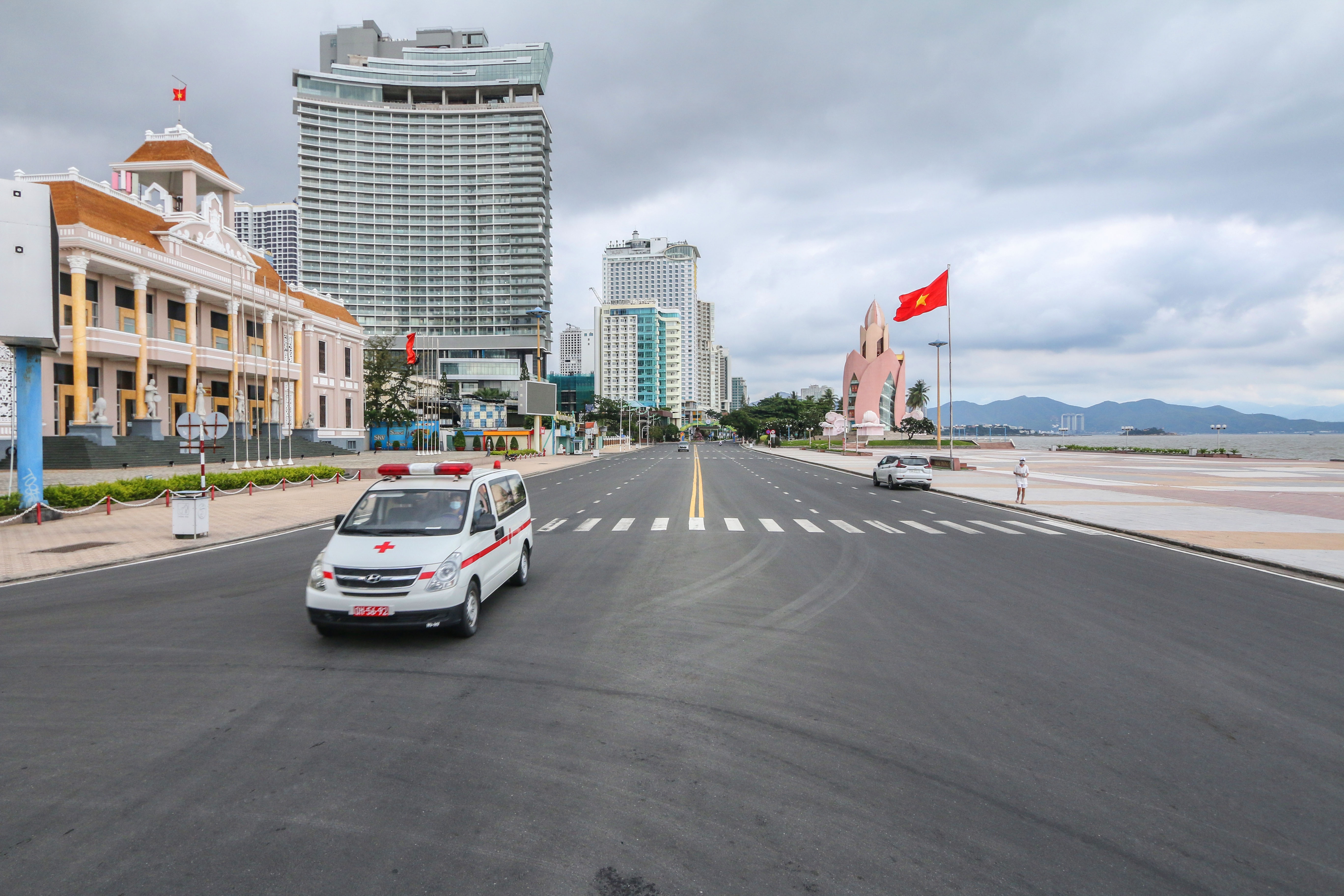 Nha Tranh noi long gian cach anh 9