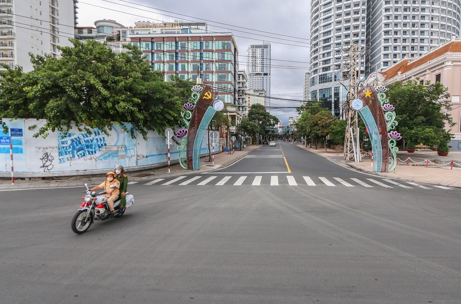 Nha Tranh noi long gian cach anh 10