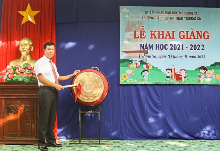 Khai giang nam hoc moi o huyen dao Truong Sa hinh anh