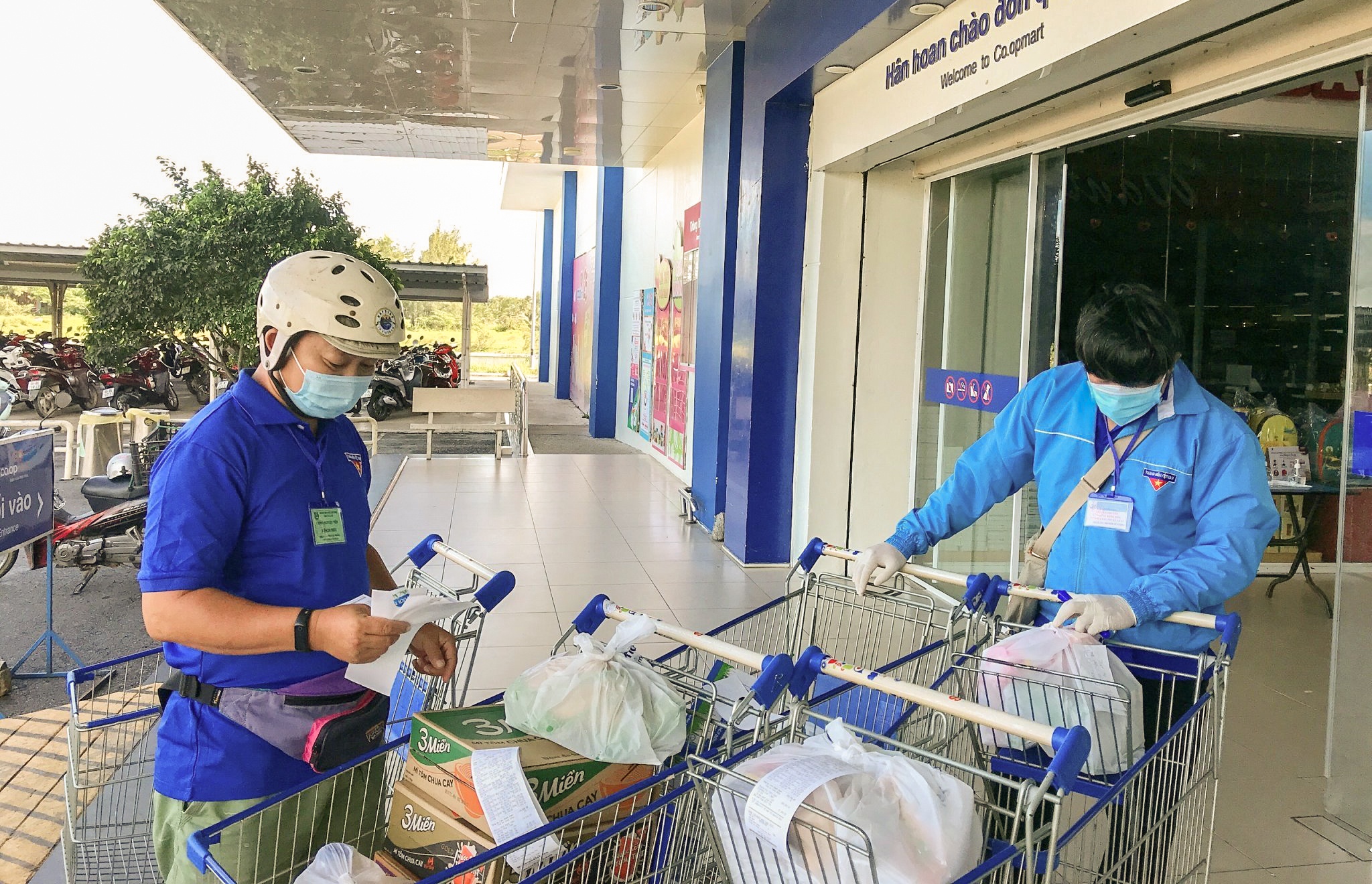 kham benh mien phi cho dan anh 1