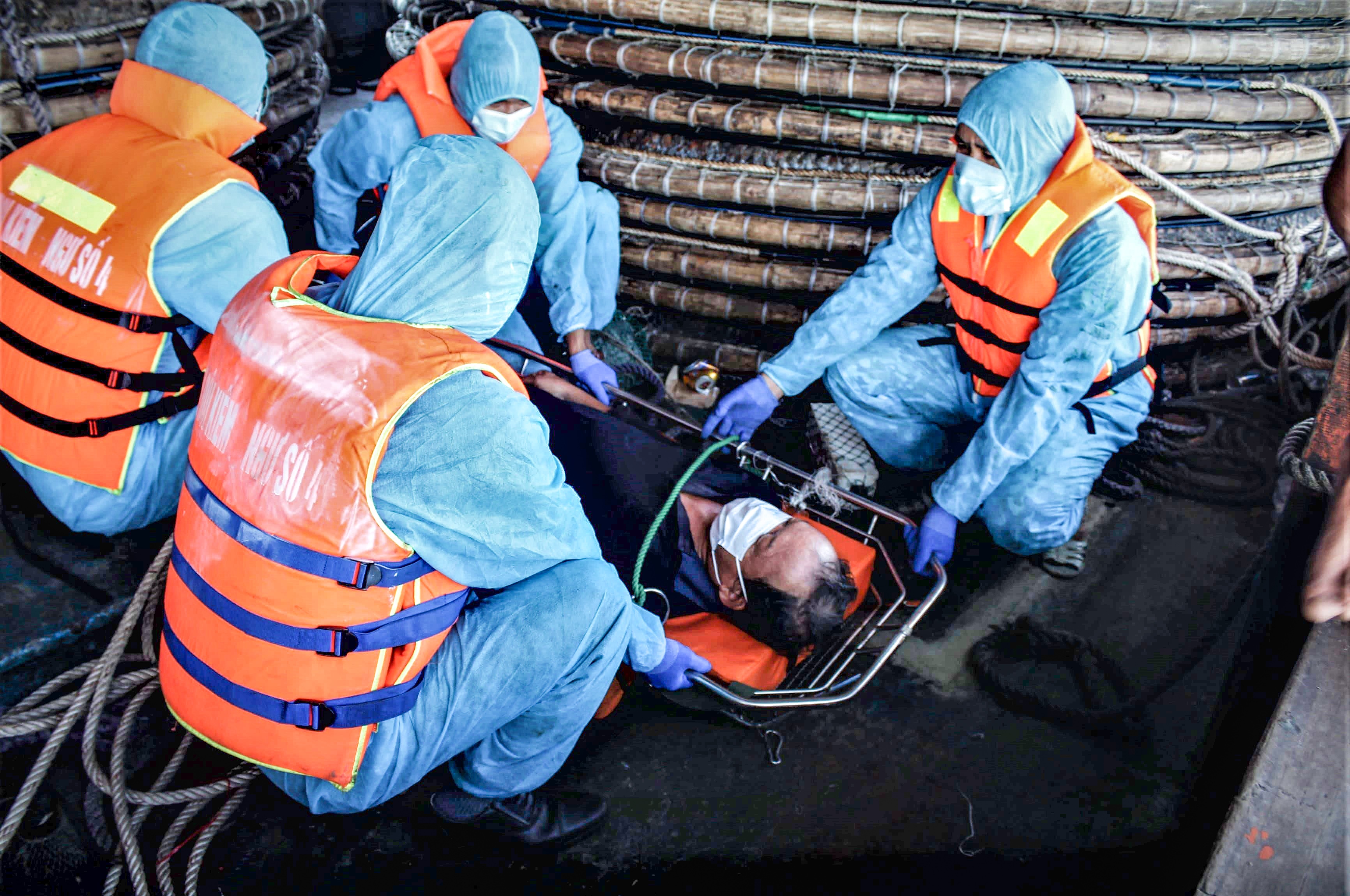 Kiem ngu cuu ngu dan bi hon me sau hinh anh