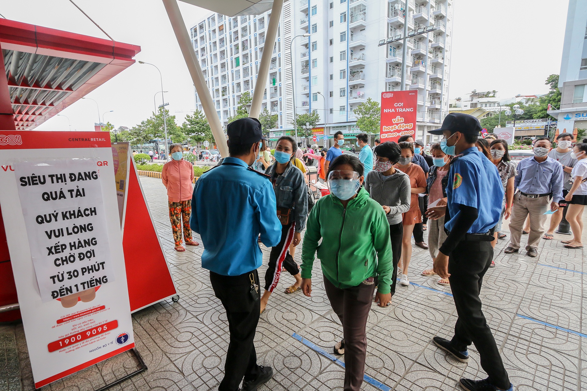 cho mo lai cho,  sieu thi anh 1