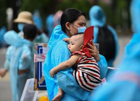 Chu tich Khanh Hoa chi dao som dua cong dan o TP.HCM ve que hinh anh