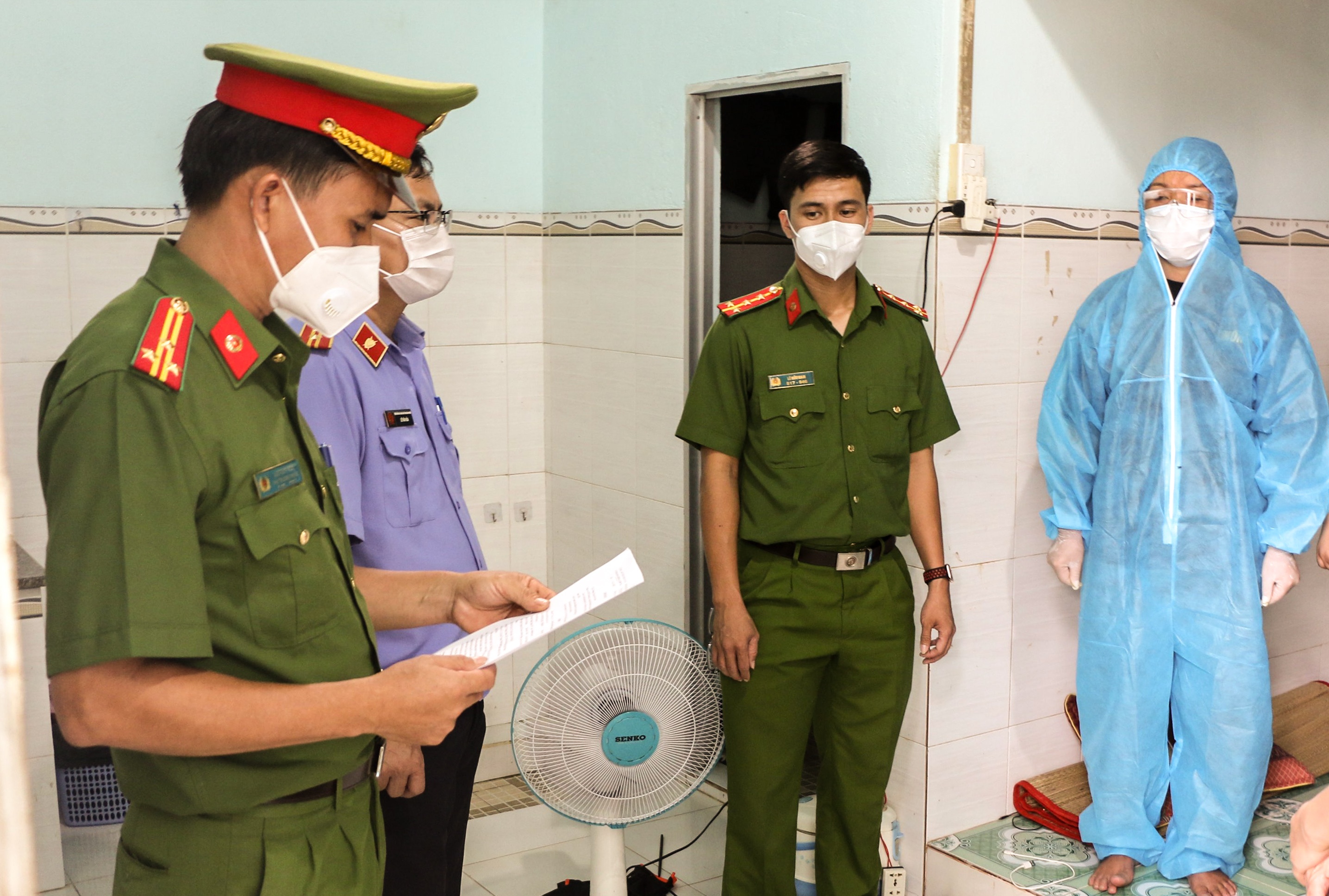 Nu ke toan tham o gan 1 ty dong hinh anh