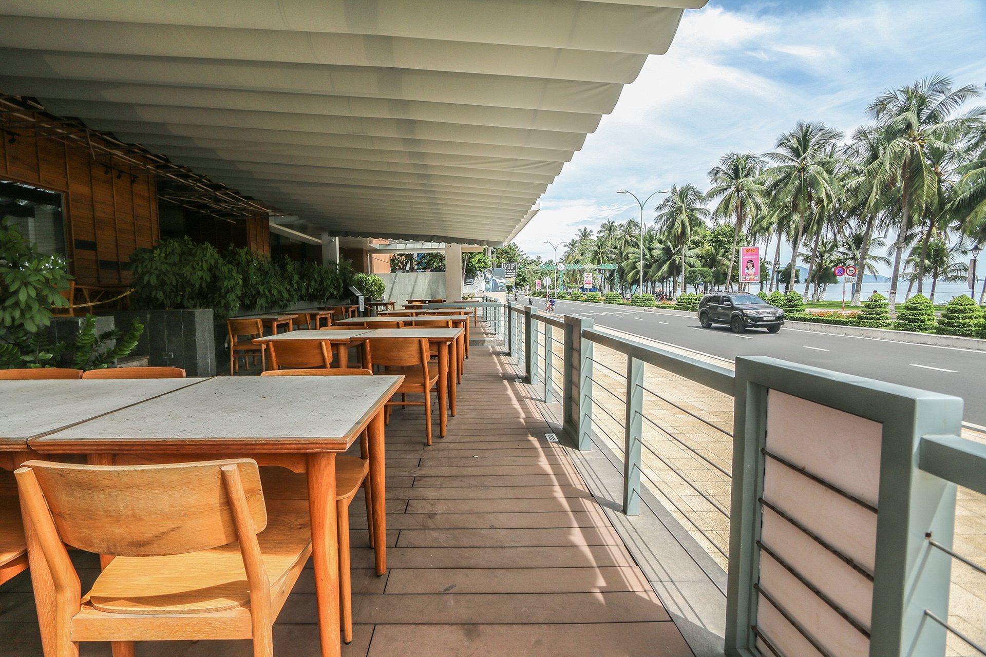 Hang quan o Nha Trang van dong cua sau 10 ngay duoc phep mo ban hinh anh