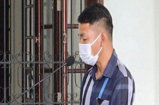 Bi phat 4 nam tu vi chem tinh dich hinh anh