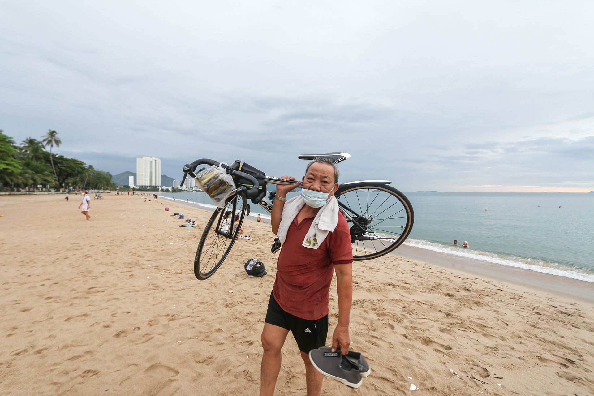 Nha Trang cho tam bien tro lai anh 7