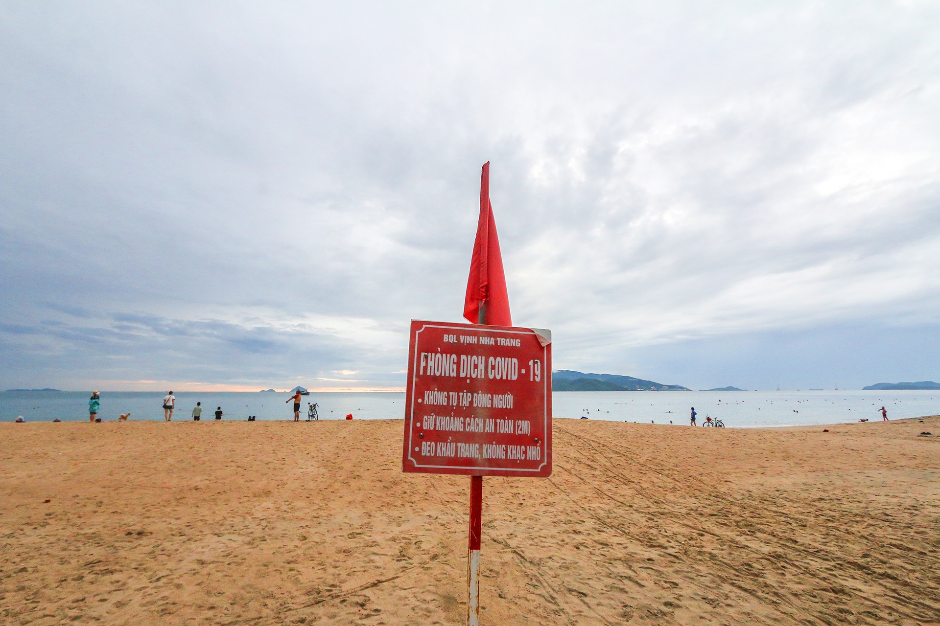 Nha Trang cho tam bien tro lai anh 1