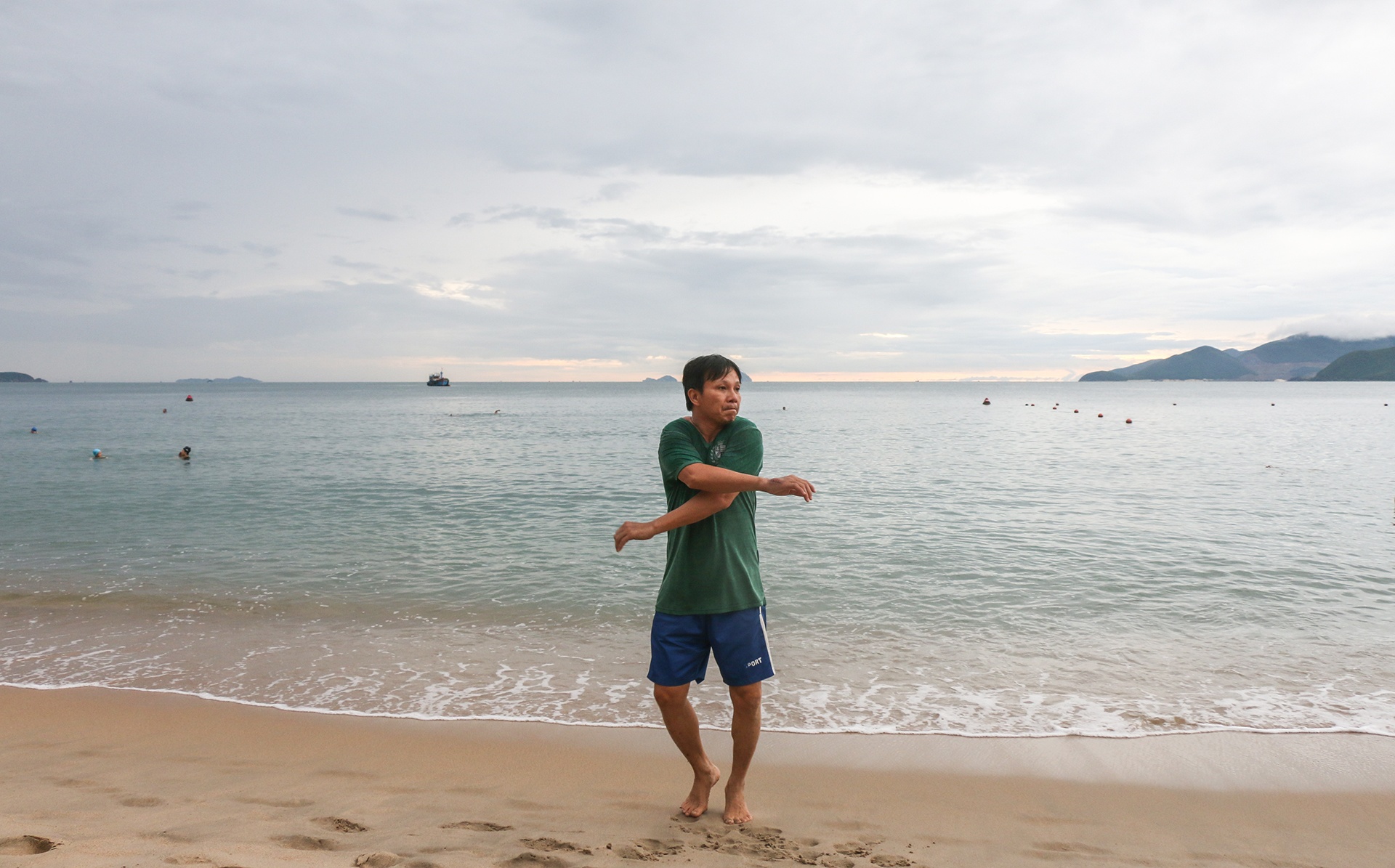 Nha Trang cho tam bien tro lai anh 3