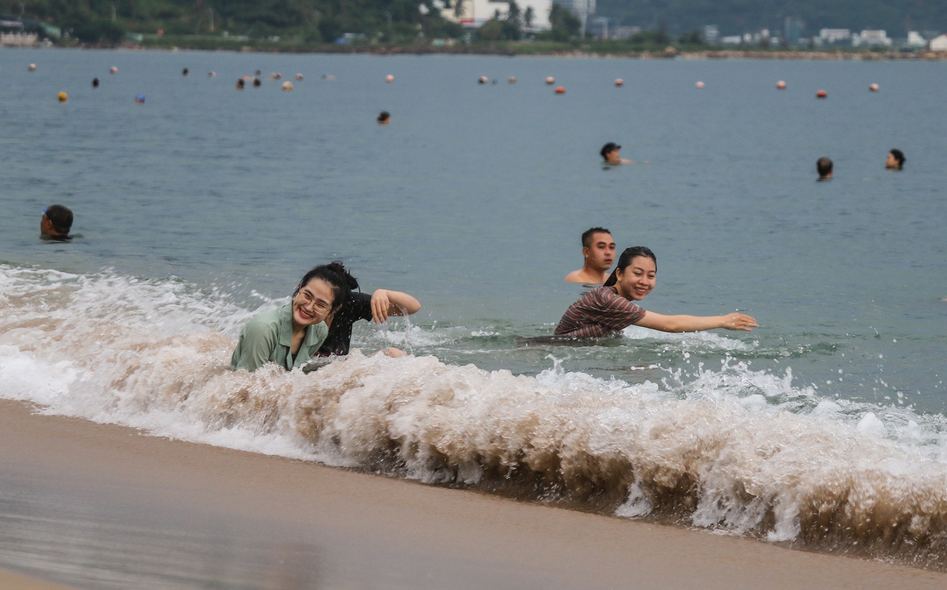 Nha Trang cho tam bien tro lai anh 4