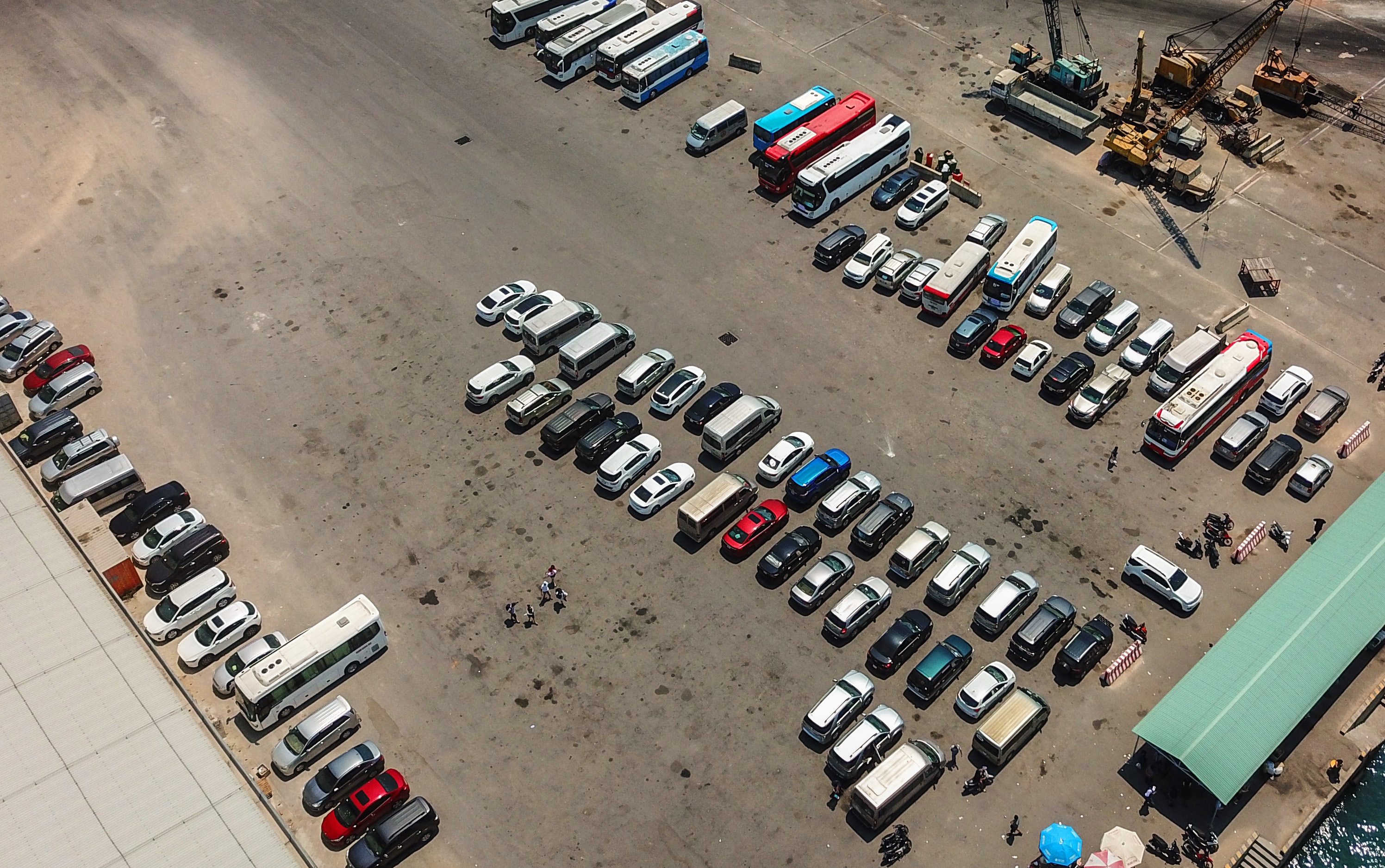 Doanh nghiep van tai du lich kiet que, ban xe tra no hinh anh