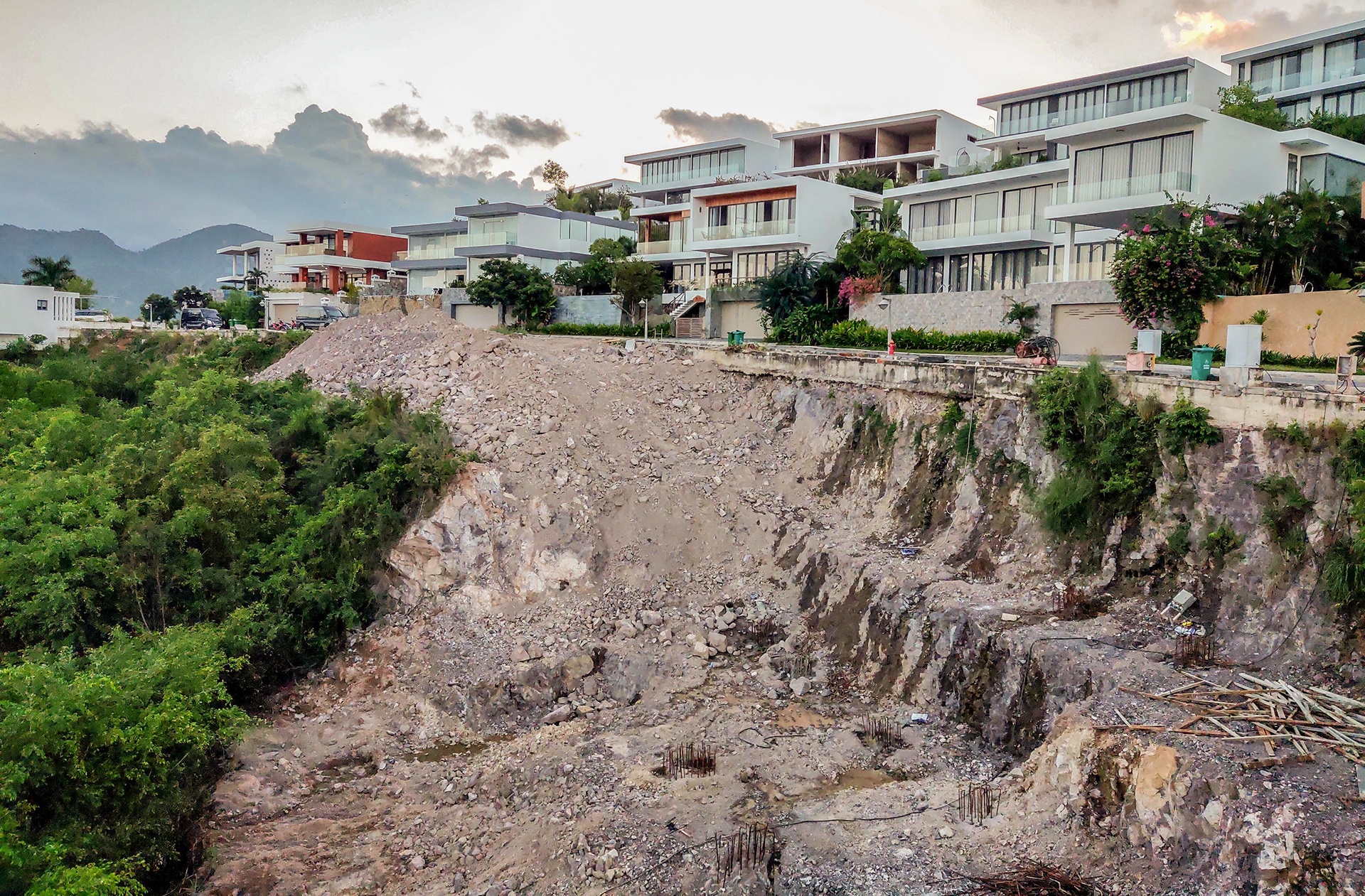 Du an biet thu sat lo anh 2