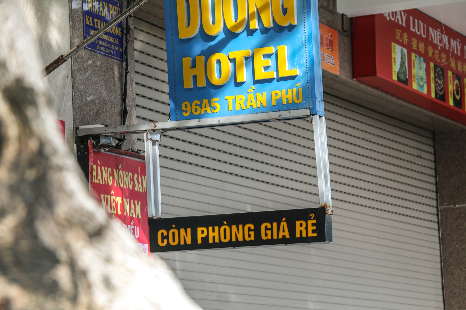 Khach san o Nha Trang van dong cua, bi rao ban hinh anh