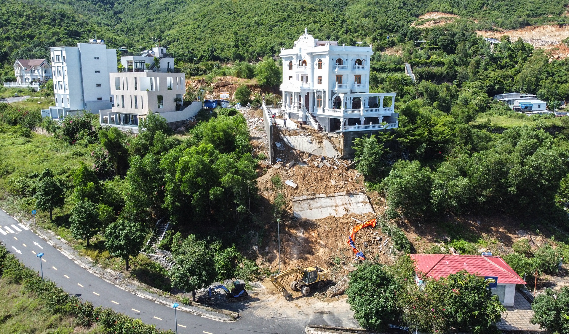 sat lo o du an tren nui anh 2