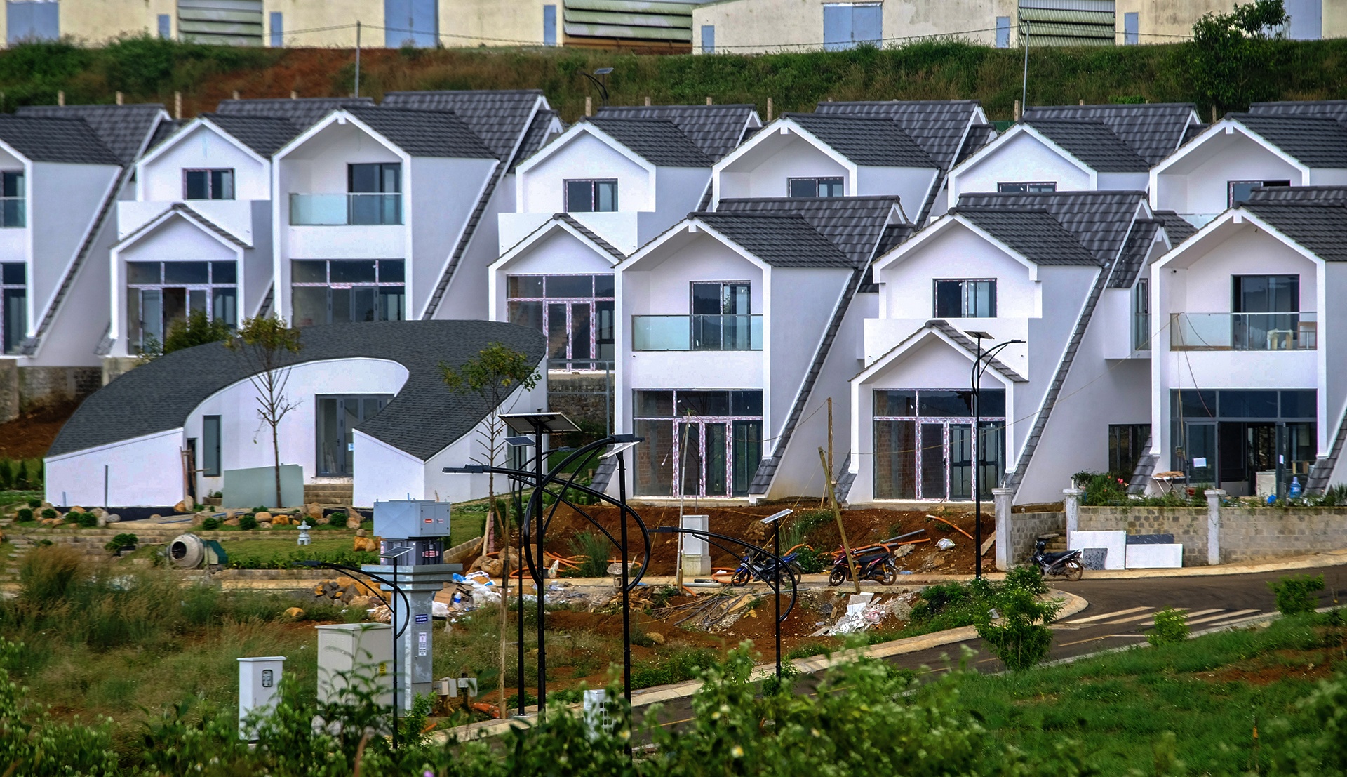 Loat du an o 'thu phu che' Bao Loc van thi cong du dang bi dieu tra hinh anh