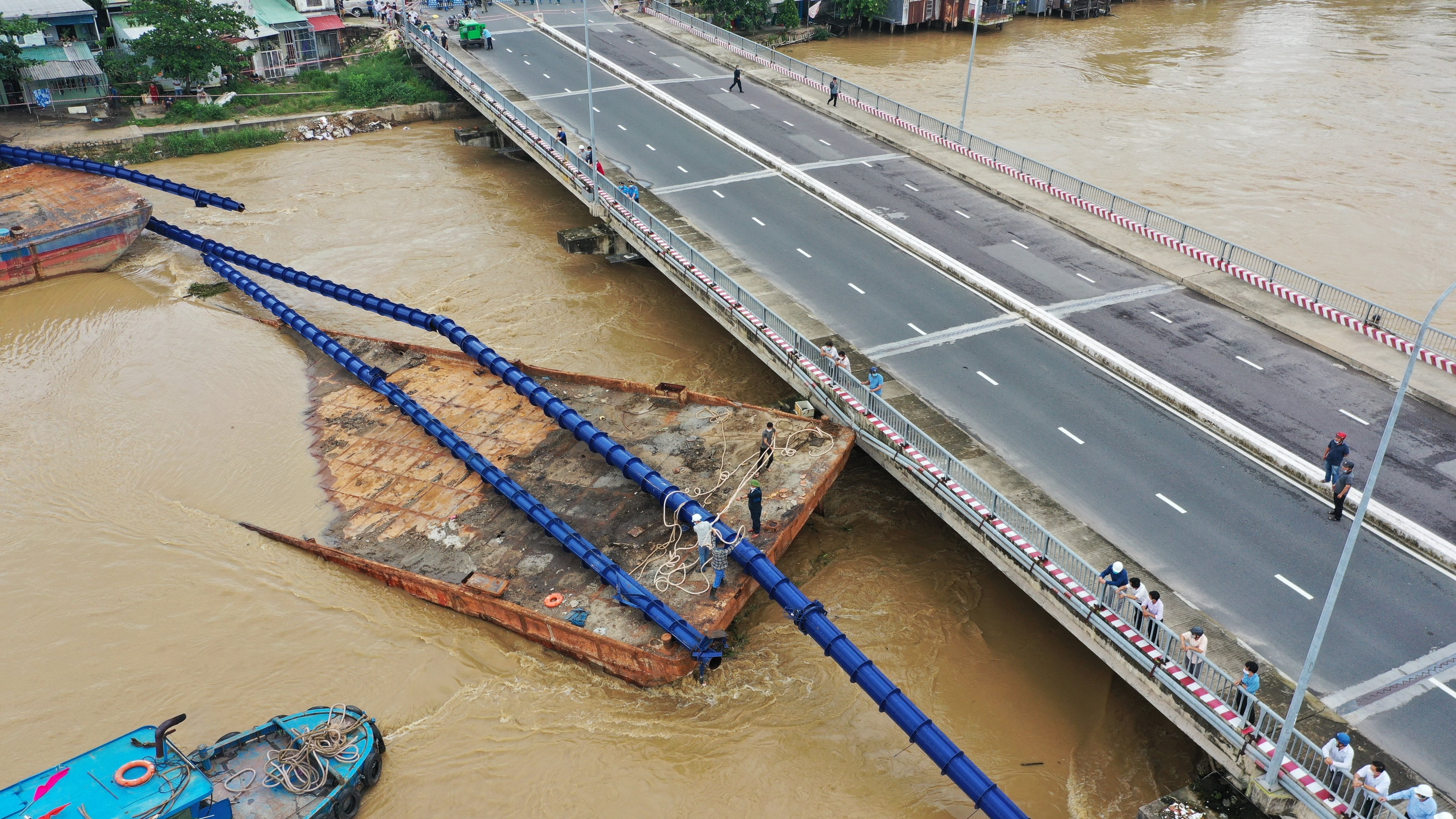 sa lan dam dut ong dan nuoc anh 4