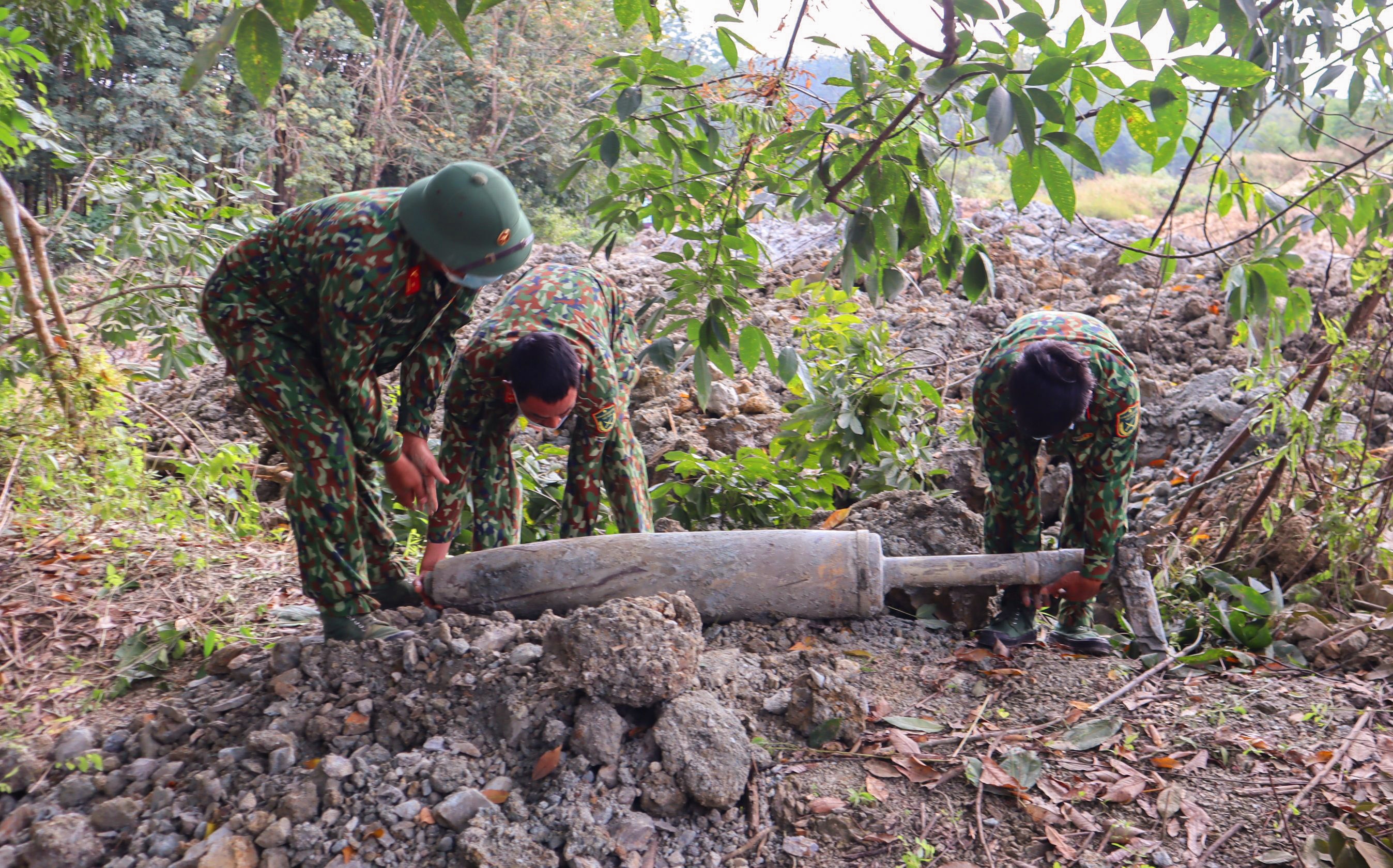 Phat hien qua bom nang hon 150 kg hinh anh