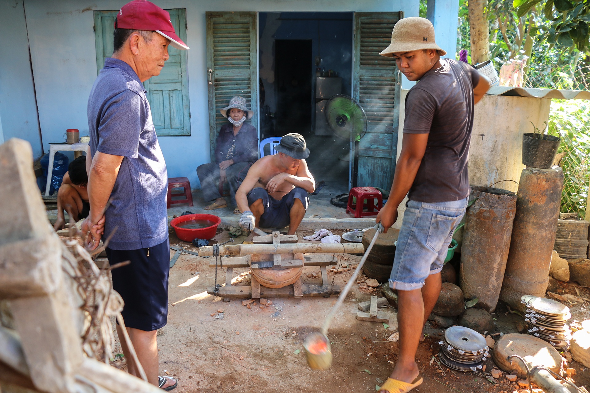 lang nghe vao vu Tet anh 9