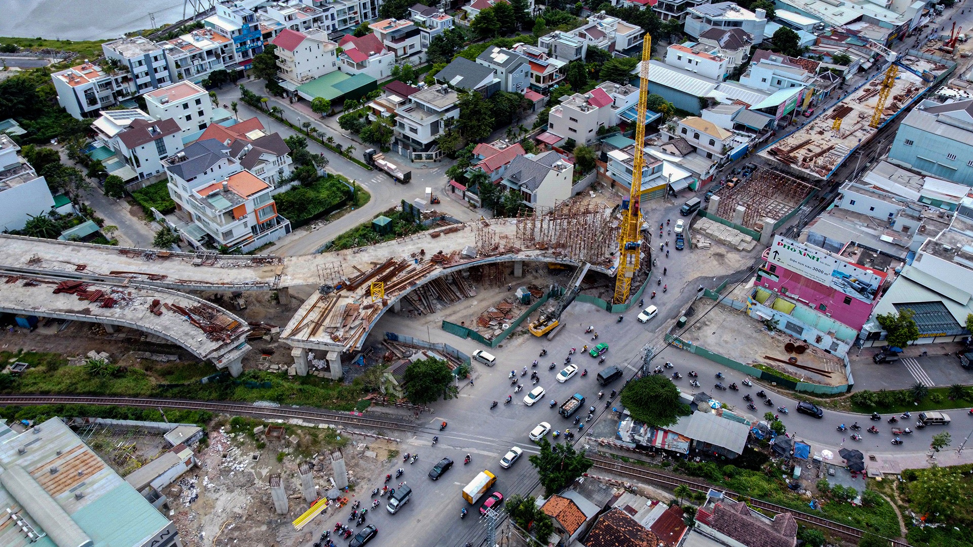 Nut giao thong Ngoc Hoi hon 1.300 ty sau 4 nam thi cong hinh anh