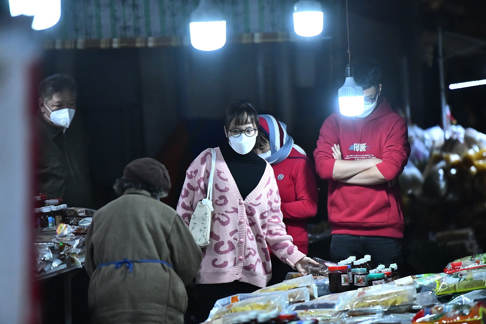 Da Lat mo lai quan bar, cho dem hinh anh