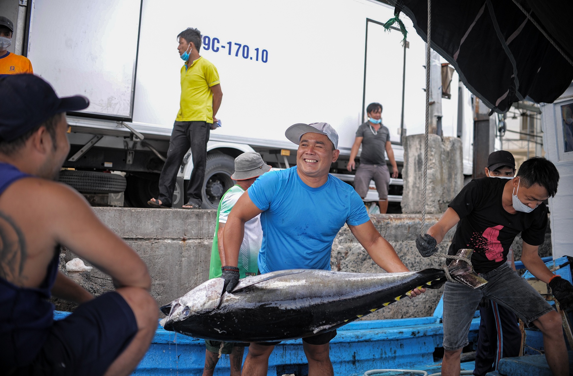 Ngu dan lai tram trieu nho gia ca ngu lap dinh hinh anh