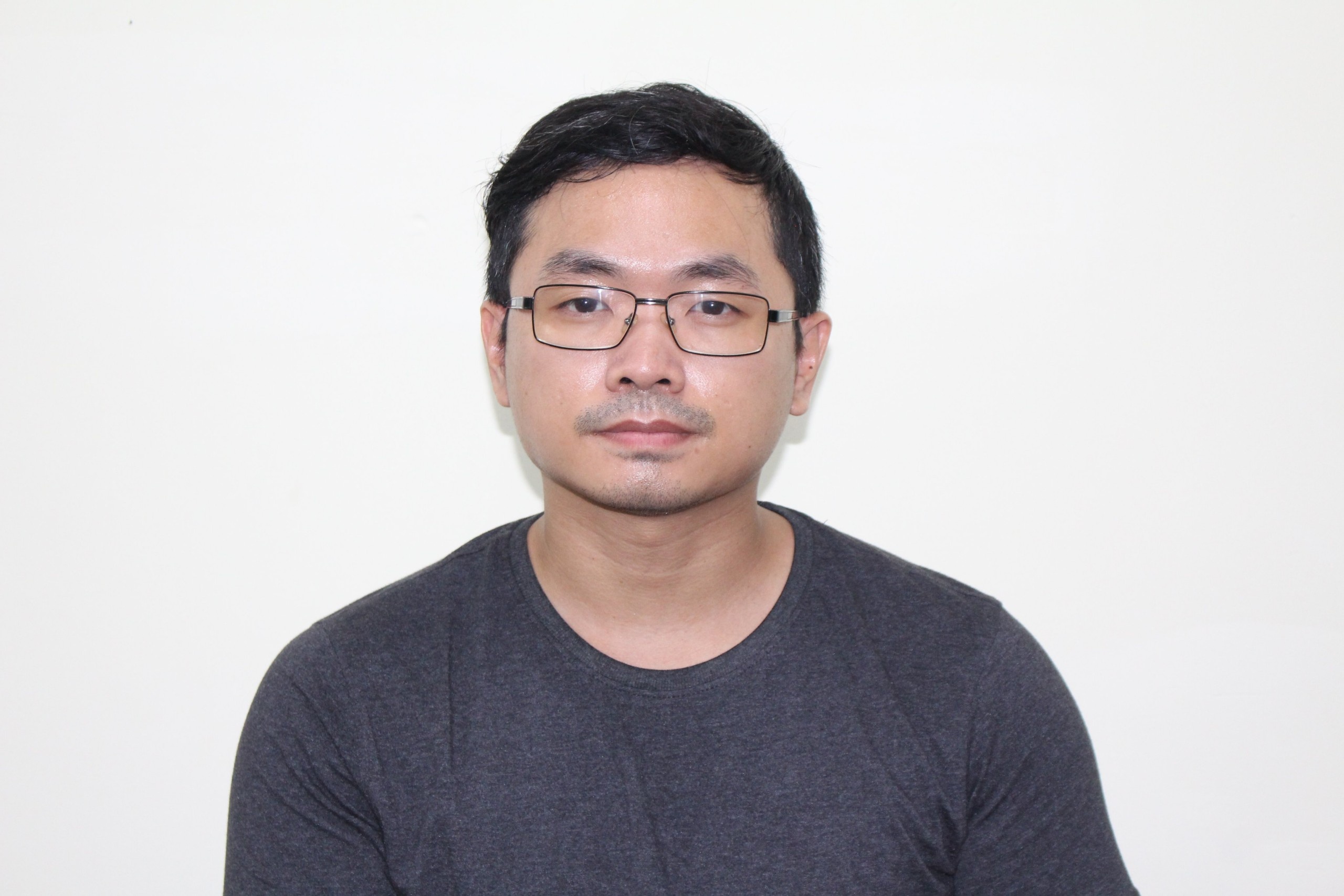 Ten cuop siet co gai ban dam trong khach san hinh anh