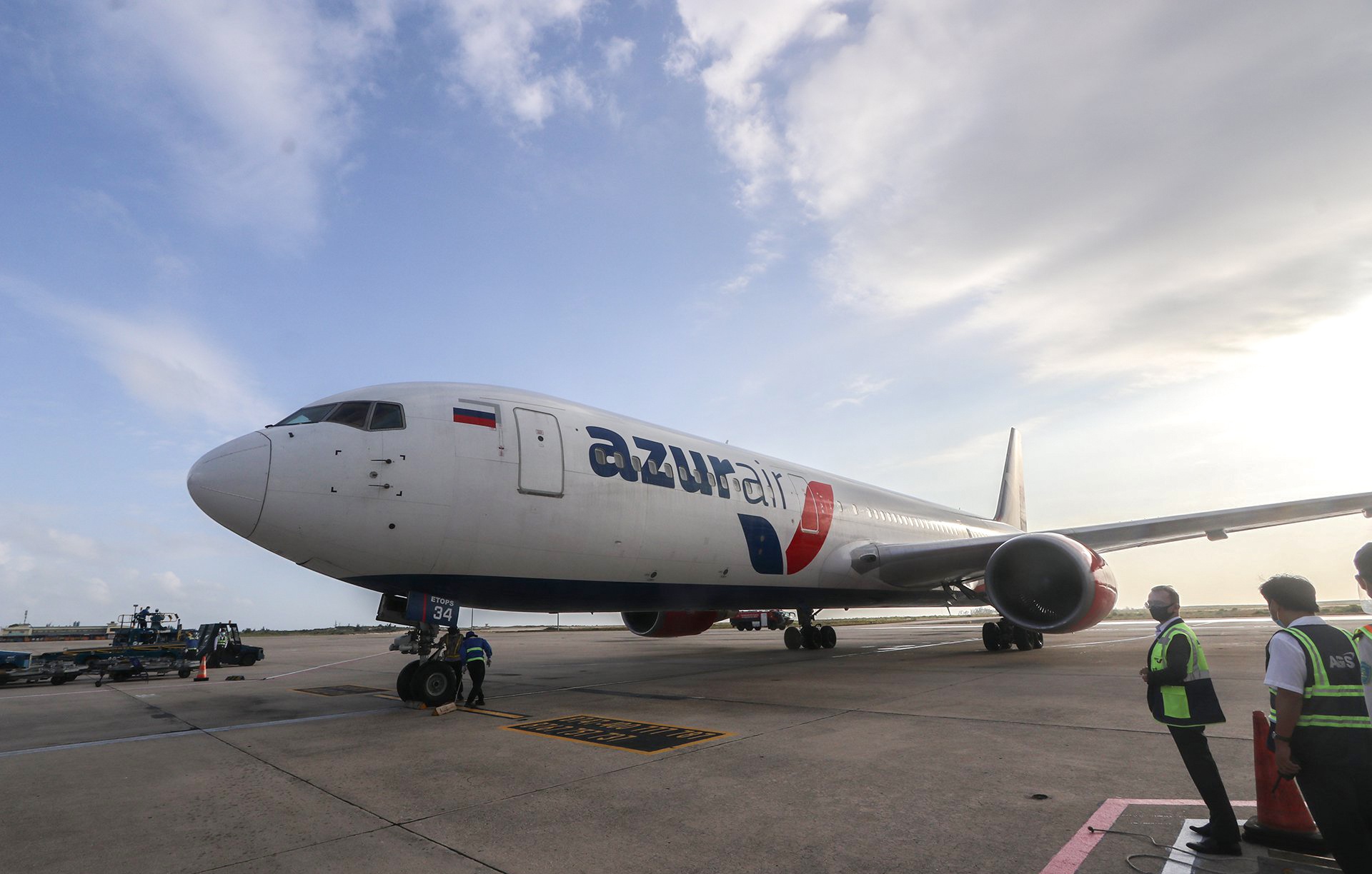 khach huy tour vi chien su anh 1