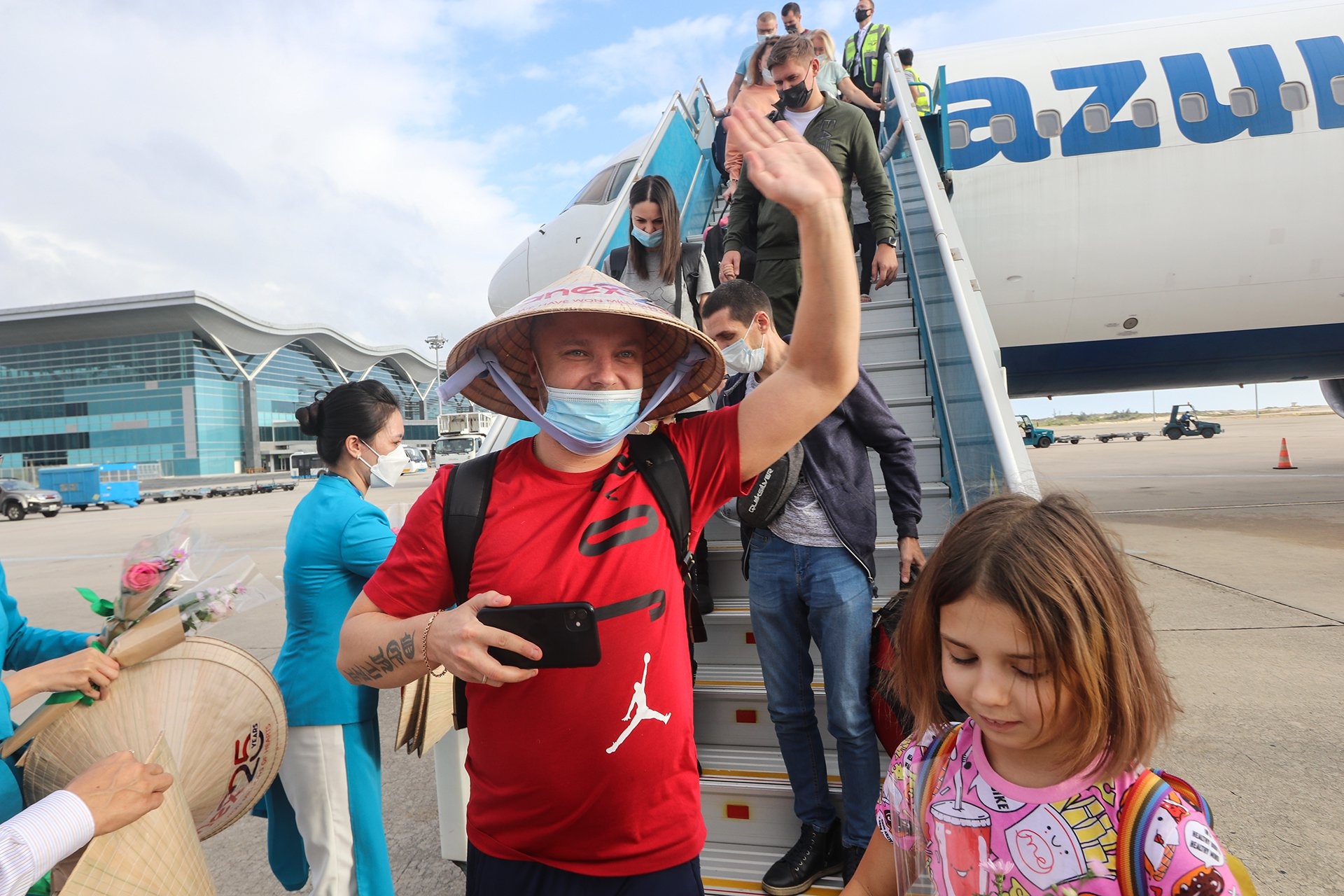 Lo ngai khach Nga huy tour den Viet Nam hinh anh