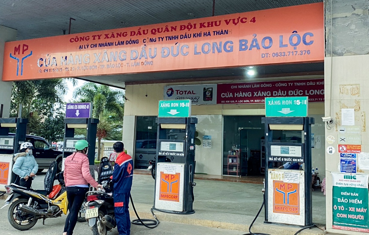 Gam hang cho tang gia, mot cay xang bi phat 15 trieu dong hinh anh