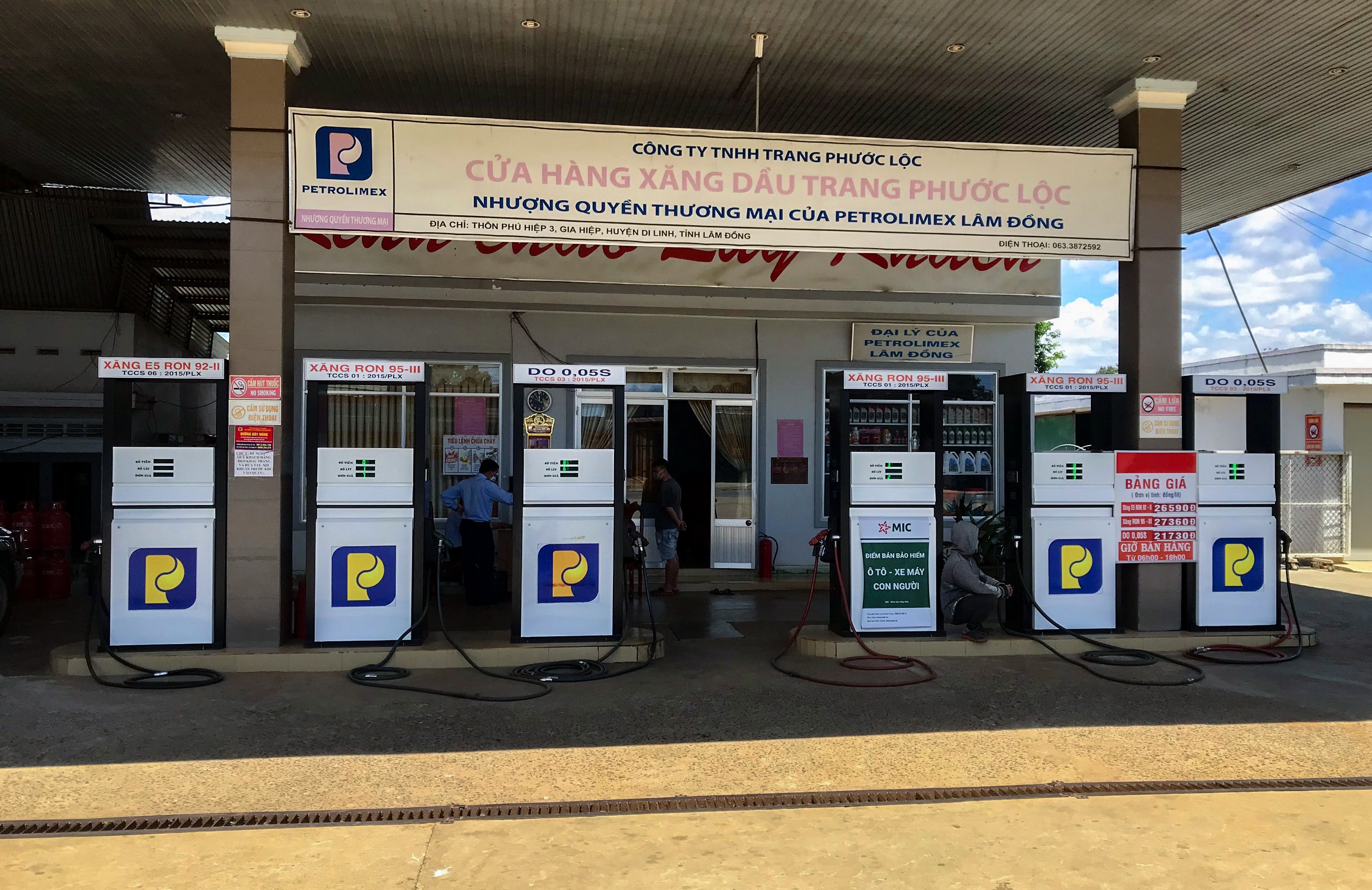 Gam gan 6.000 lit dau, cua hang xang dau bi phat 15 trieu dong hinh anh