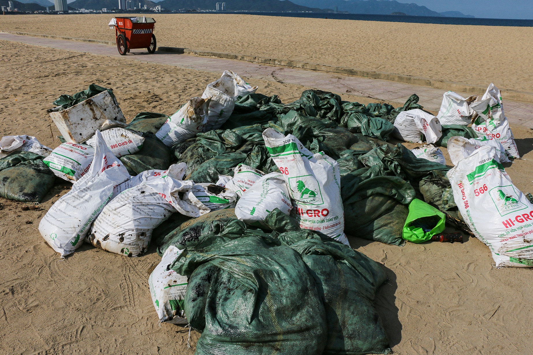 dau tran len bai bien Nha Trang anh 11