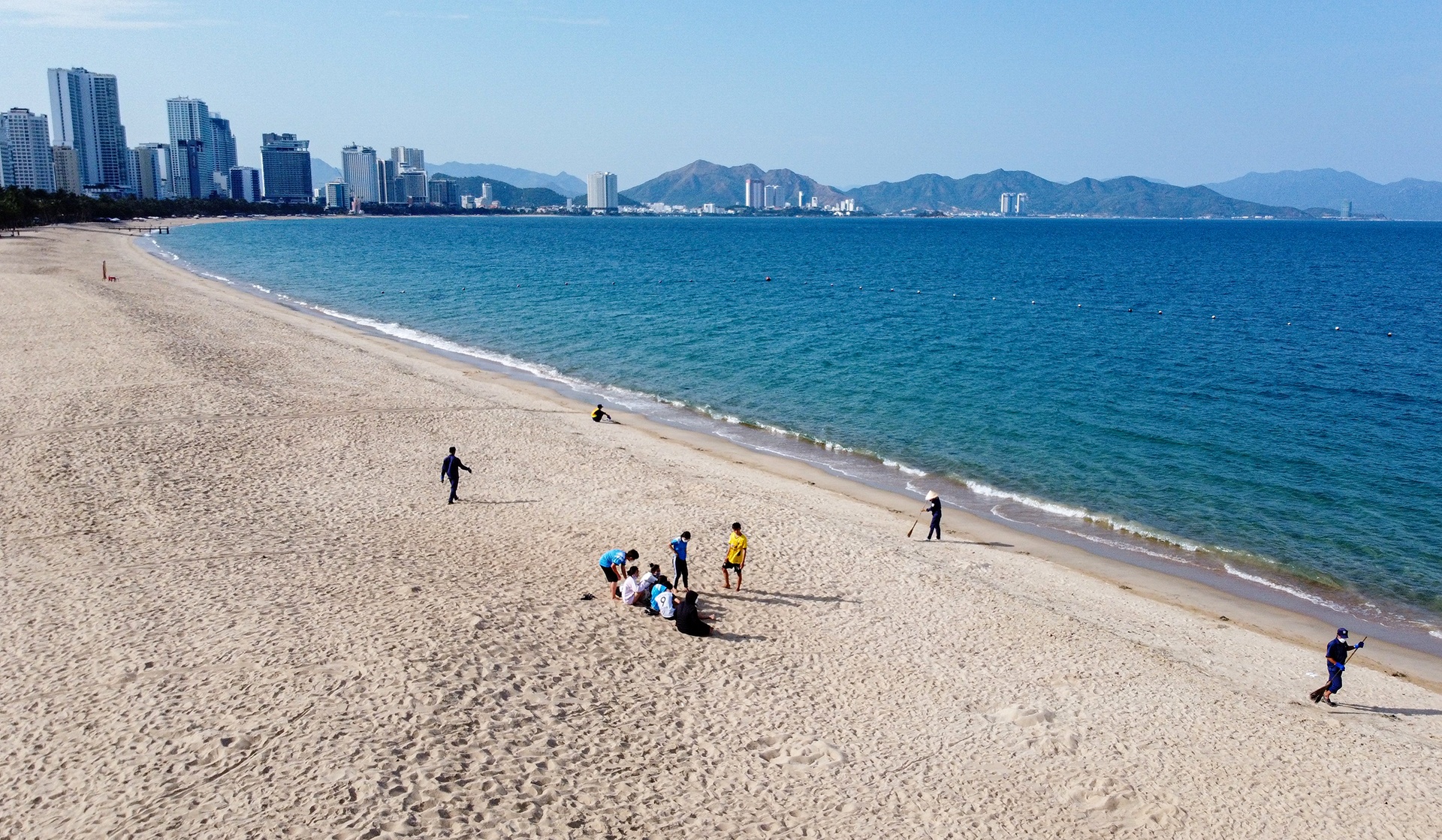 dau tran len bai bien Nha Trang anh 4