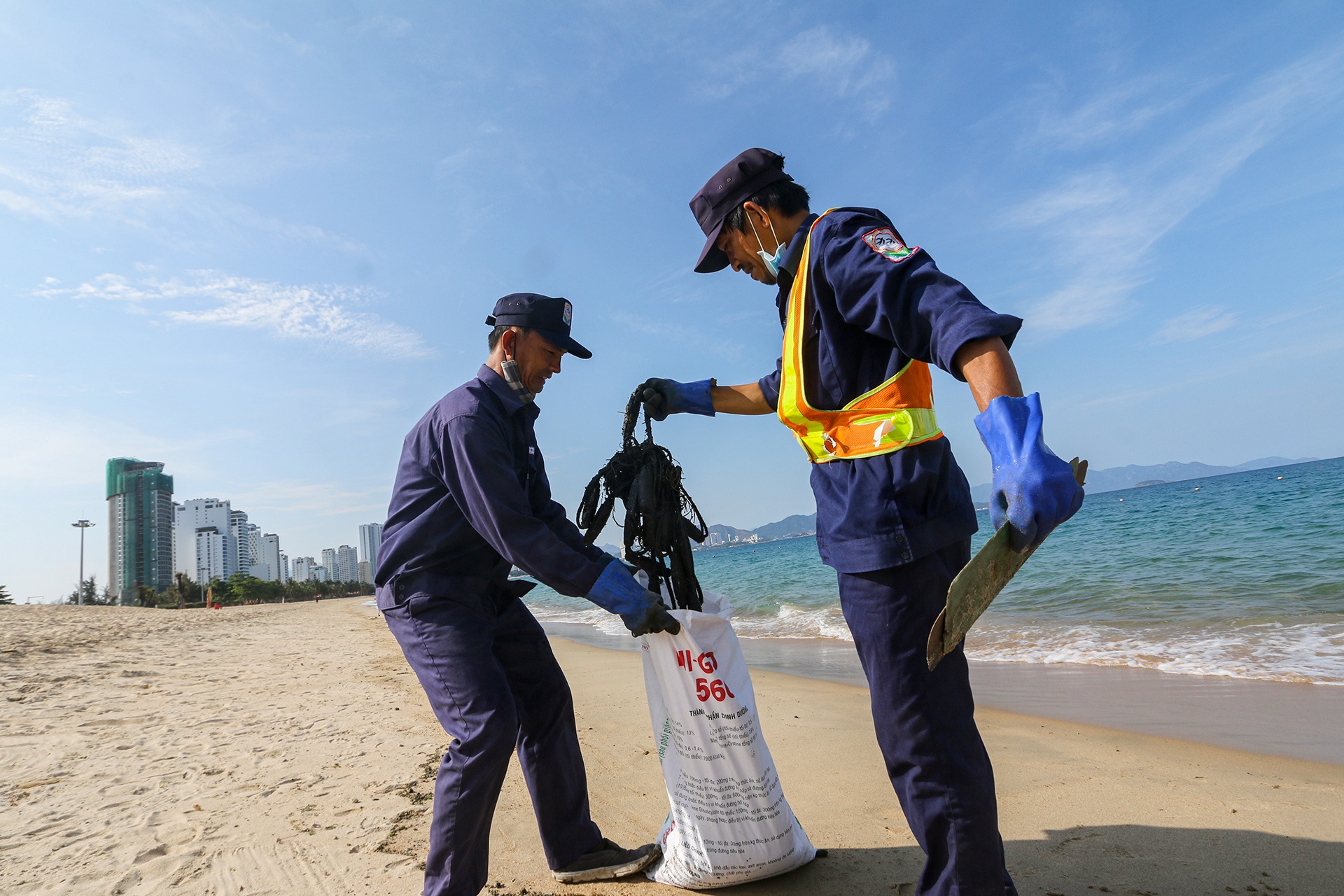 dau tran len bai bien Nha Trang anh 10