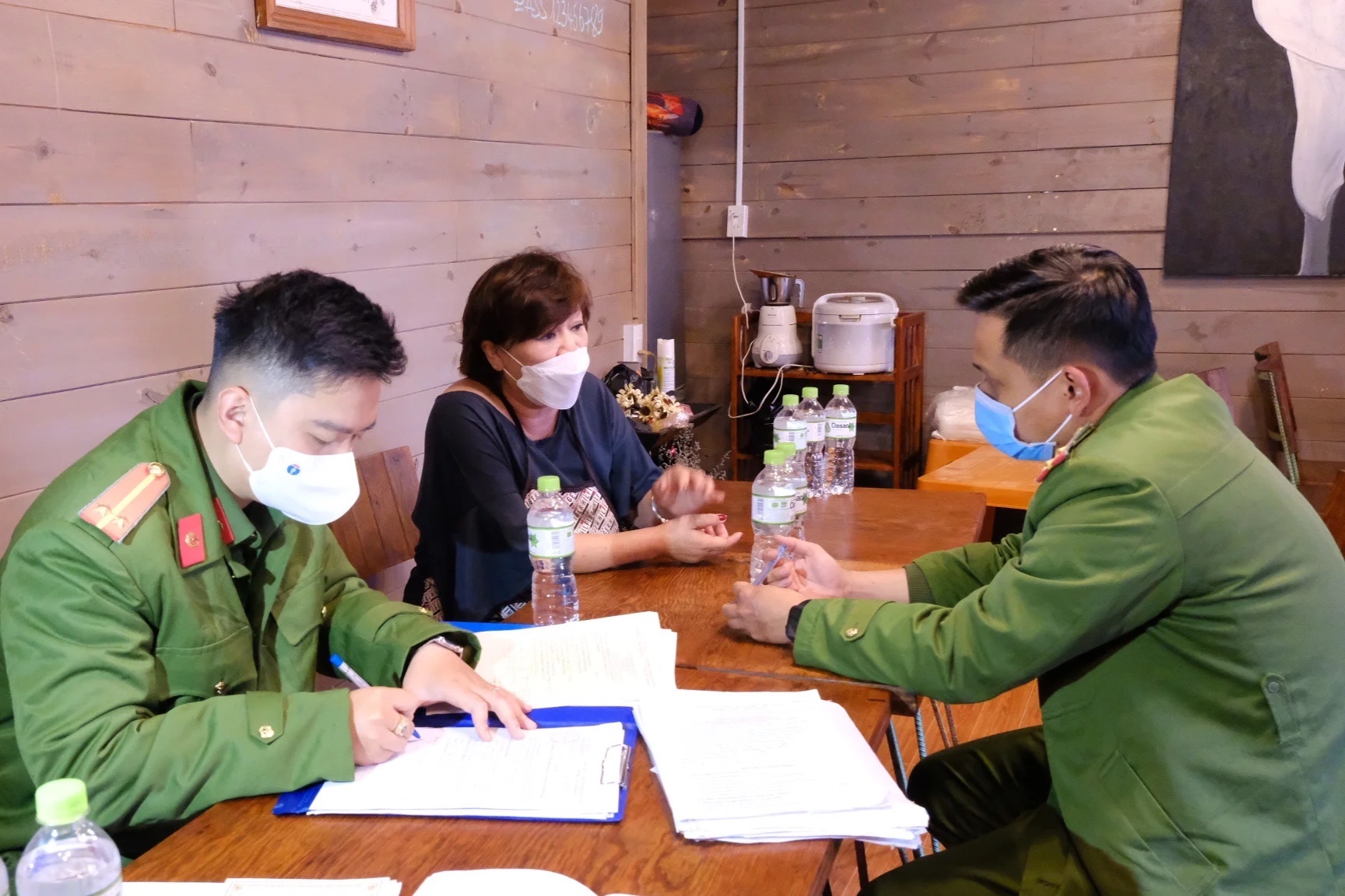 Phat quan an bi to chui khach o Da Lat 16 trieu dong hinh anh