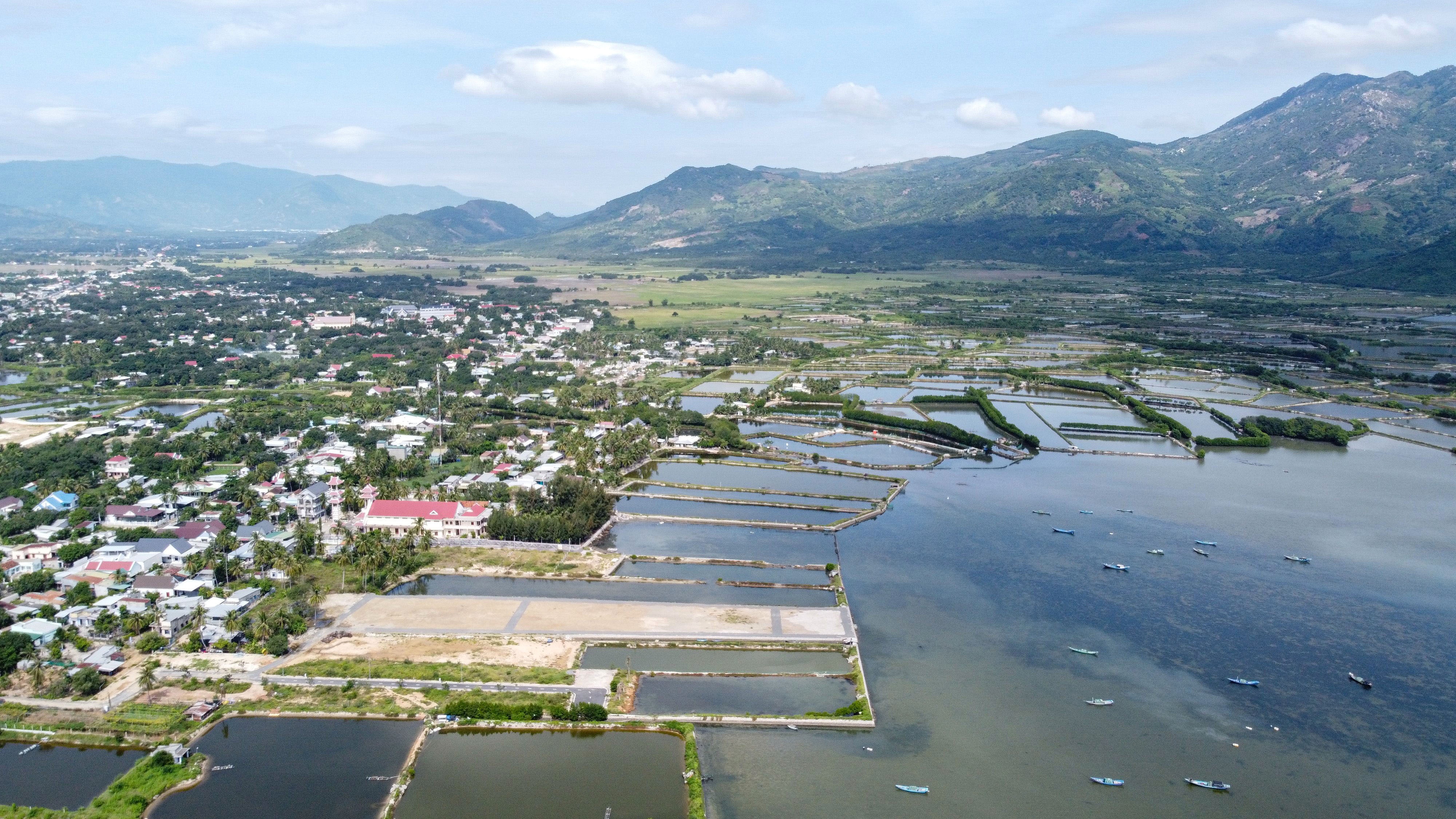 Mua ban dat Cam Lam anh 2