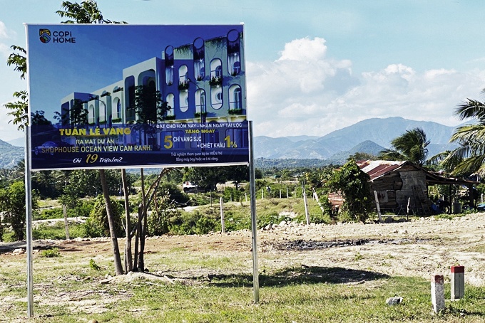 Bat nhao buon ban dat dai tai xa dao o Cam Ranh hinh anh