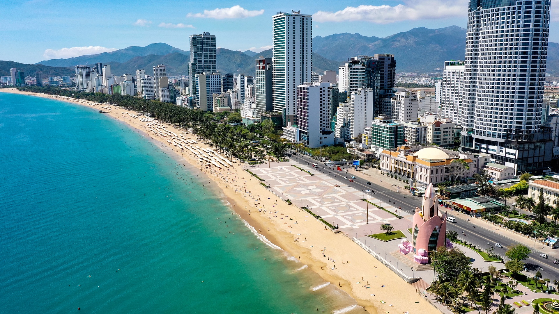 Gia khach san dip le anh 3