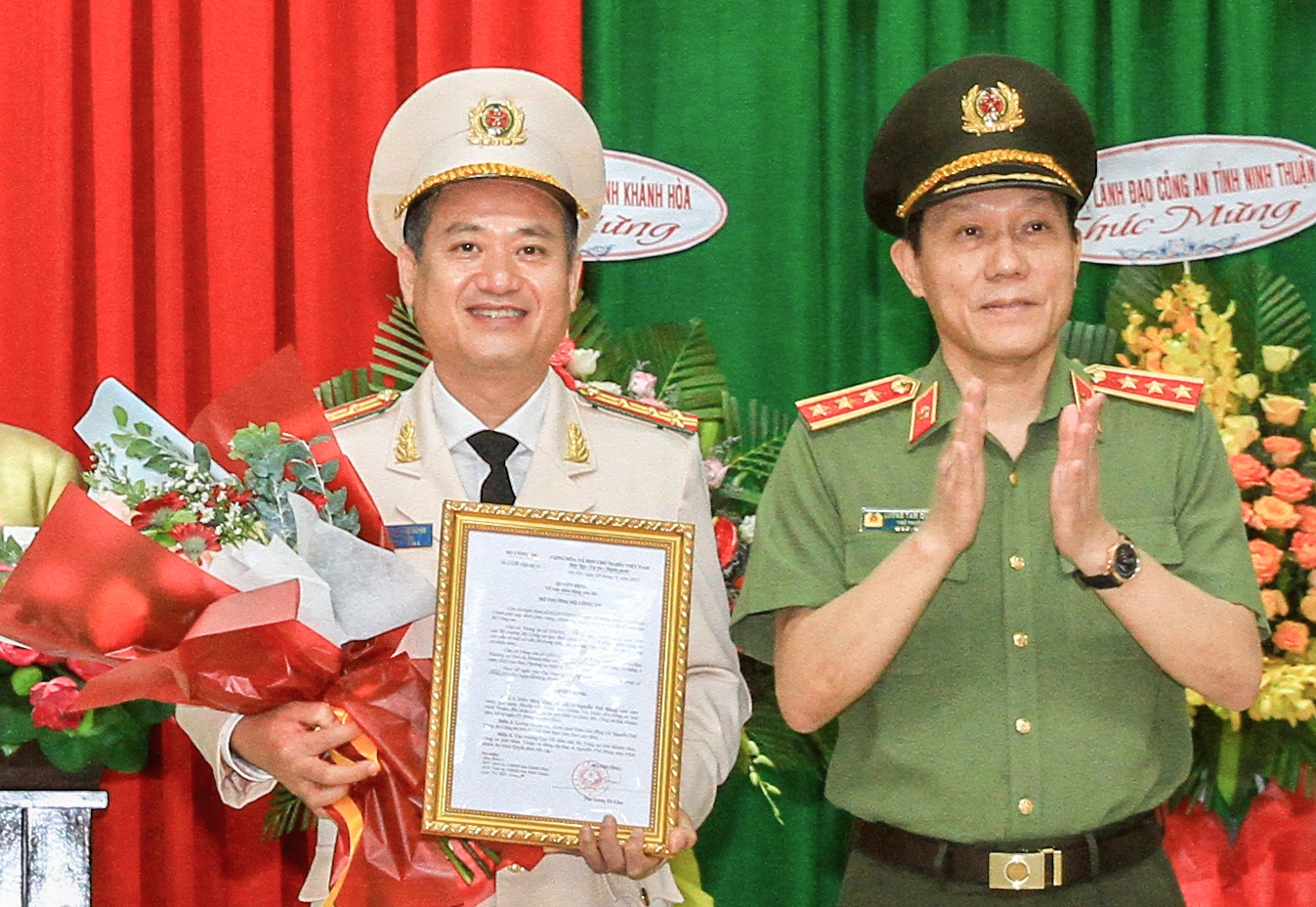 Dai ta Nguyen The Hung lam Giam doc Cong an tinh Khanh Hoa hinh anh