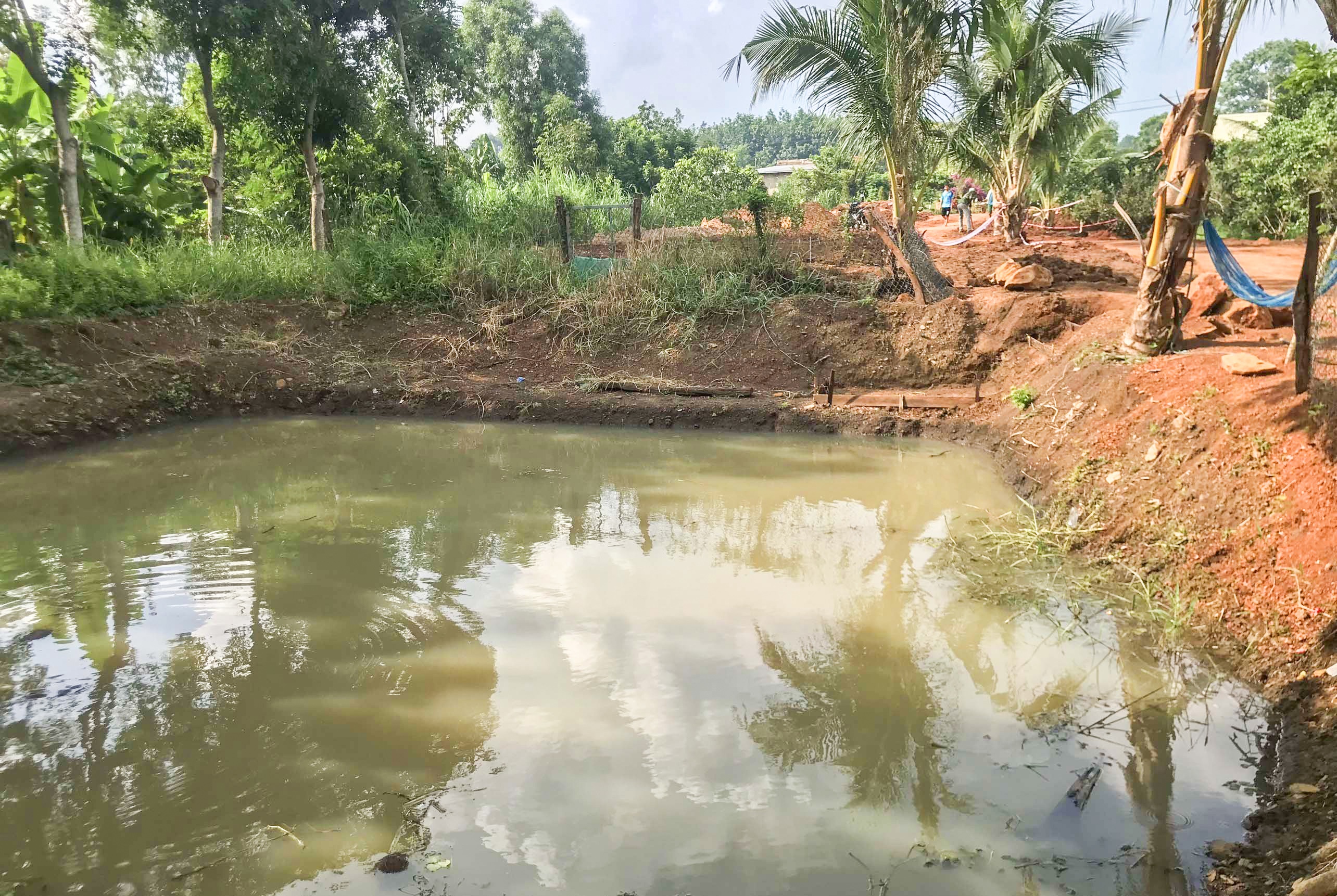 3 tre em chet duoi o ao sau 3 m hinh anh