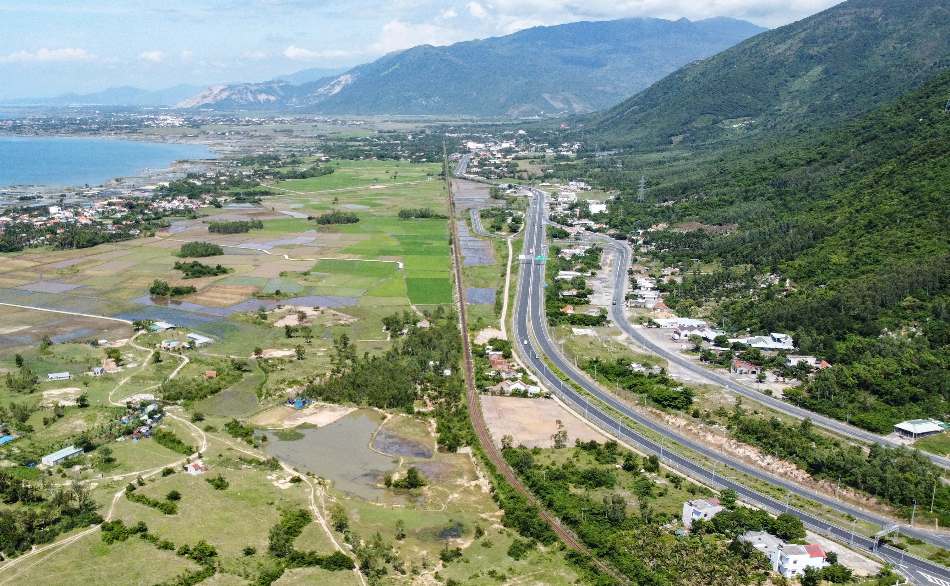 Khanh Hoa thong qua phuong an von thuc hien cao toc noi Dak Lak hinh anh